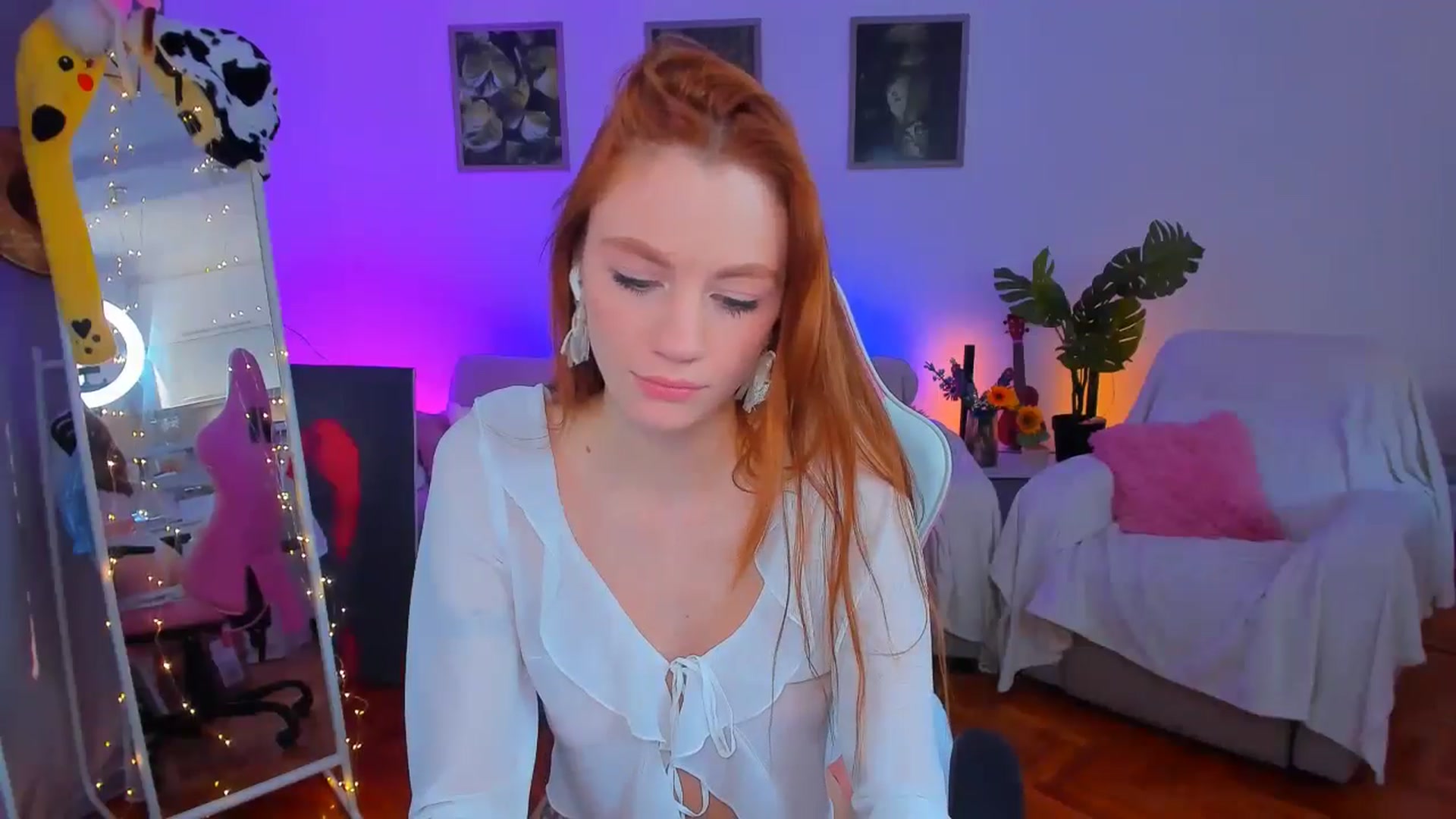 Gallery image thumbnail from Alyssa_Smit's myfreecams stream on, 11/10/2024, 14:19 image 9 of 20
