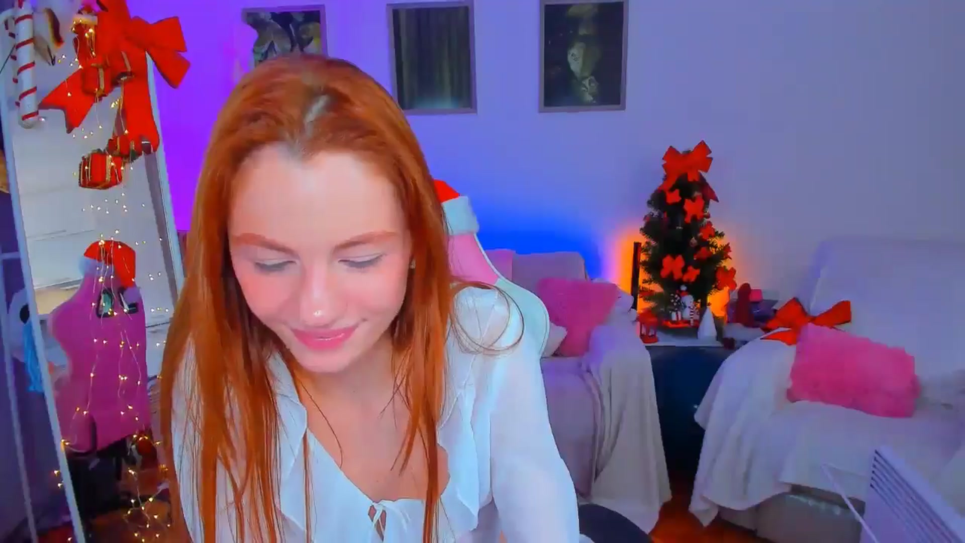Gallery image thumbnail from Alyssa_Smit's myfreecams stream on, 12/18/2024, 11:18 image 14 of 20