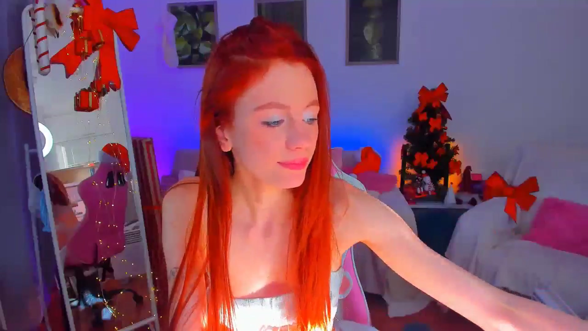 Gallery image thumbnail from Alyssa_Smit's myfreecams stream on, 12/22/2024, 12:30 image 3 of 20