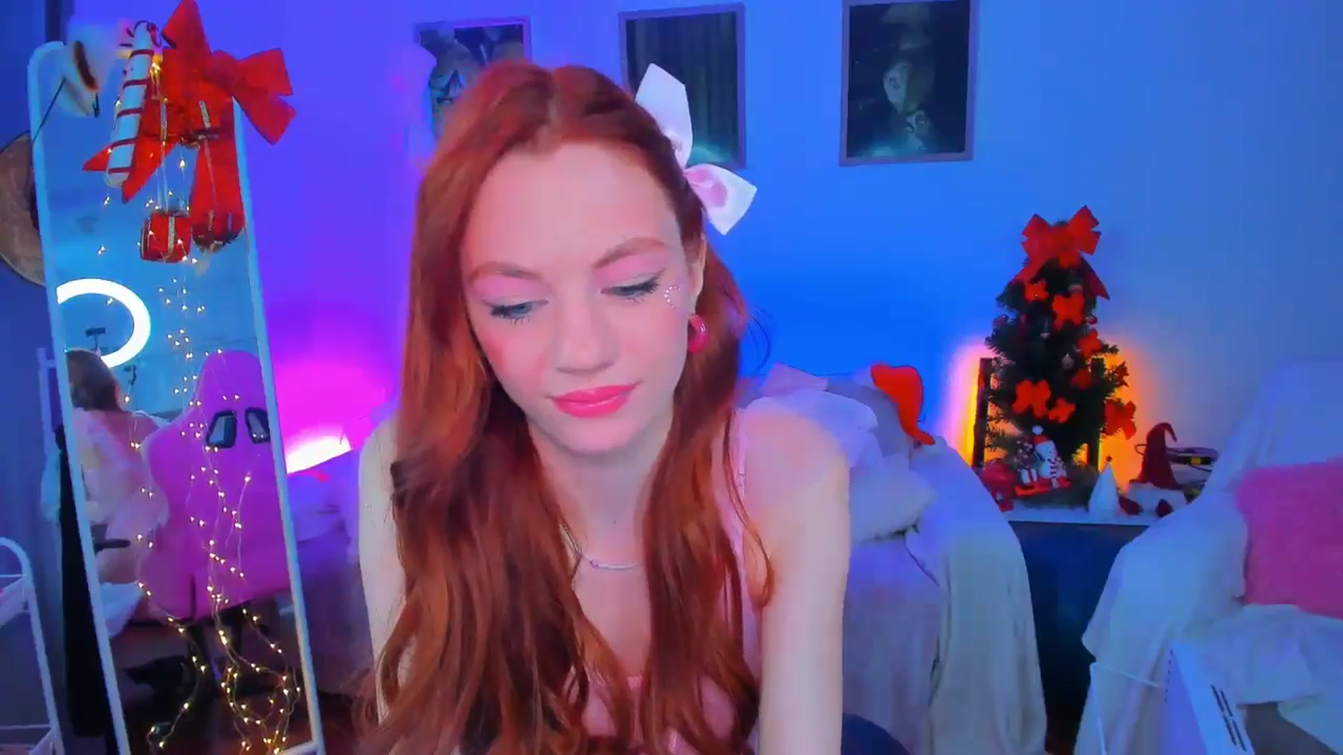 Gallery image thumbnail from Alyssa_Smit's myfreecams stream on, 12/26/2024, 08:41 image 3 of 20