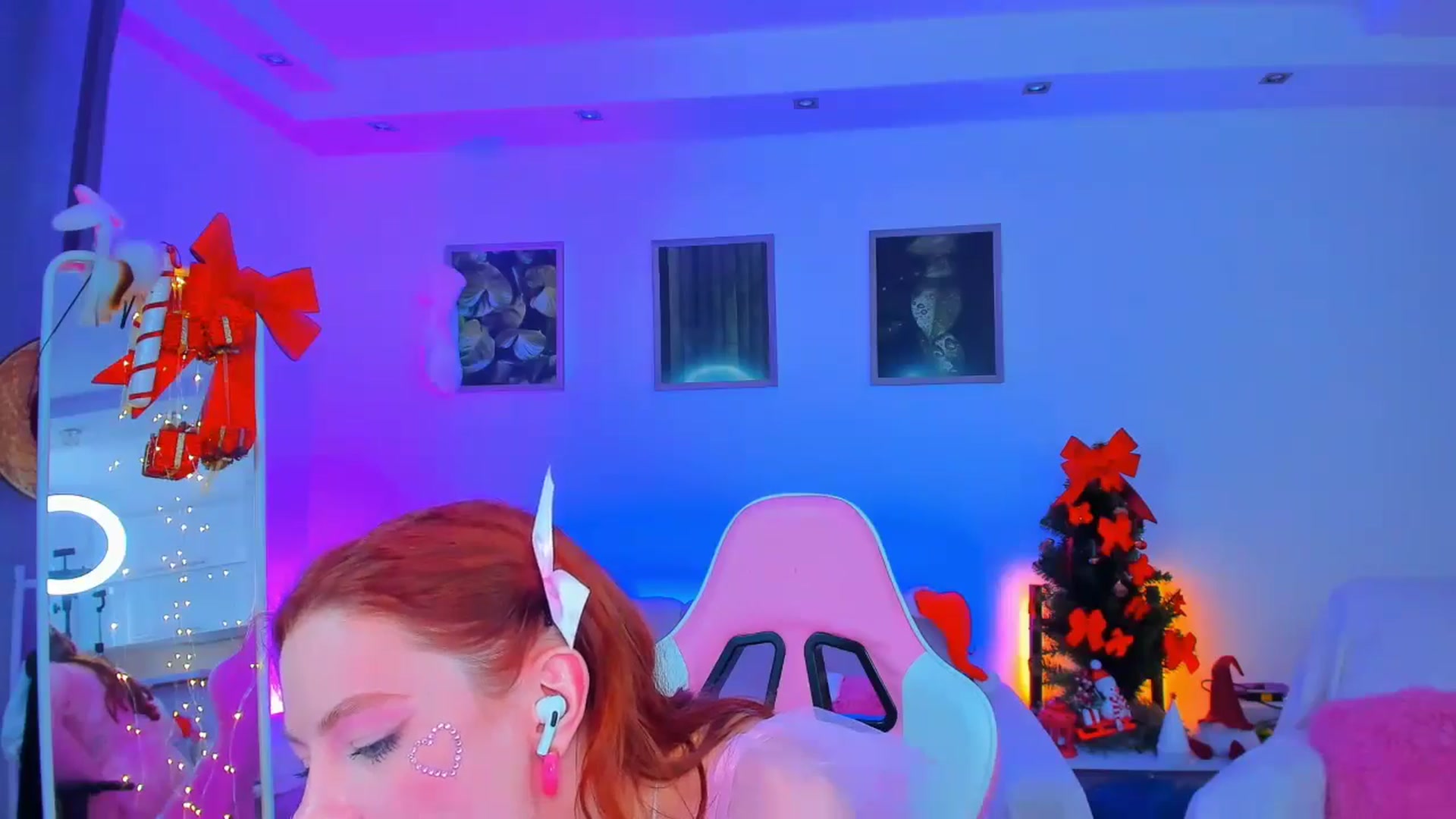 Gallery image thumbnail from Alyssa_Smit's myfreecams stream on, 12/26/2024, 13:28 image 4 of 20