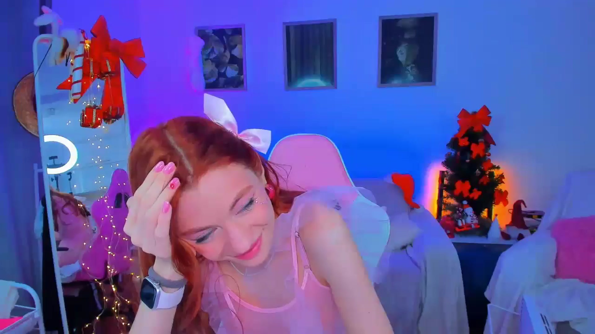 Gallery image thumbnail from Alyssa_Smit's myfreecams stream on, 12/26/2024, 13:28 image 1 of 20