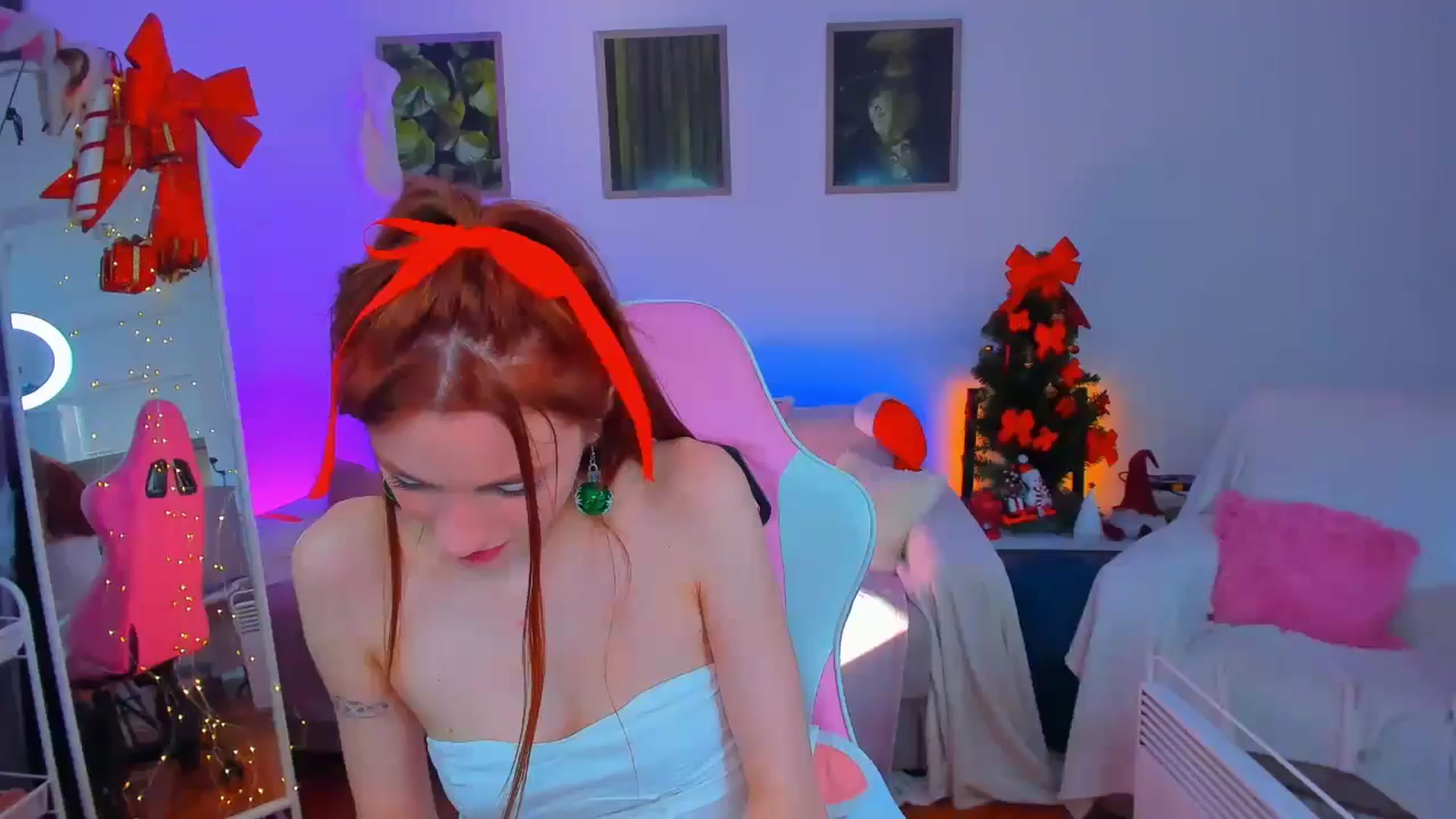 Gallery image thumbnail from Alyssa_Smit's myfreecams stream on, 12/30/2024, 12:28 image 5 of 20
