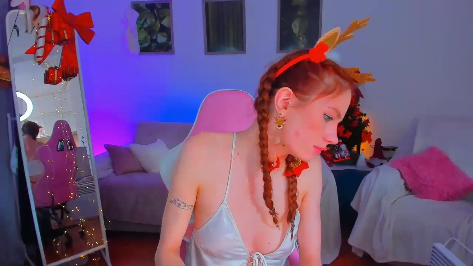 Gallery image thumbnail from Alyssa_Smit's myfreecams stream on, 12/31/2024, 12:27 image 7 of 20