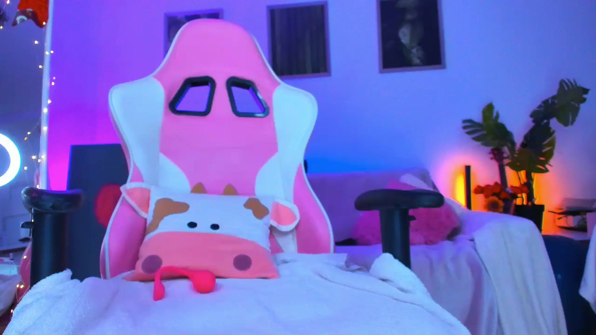 Gallery image thumbnail from Alyssa_Smit's myfreecams stream on, 01/19/2025, 11:11 image 19 of 20