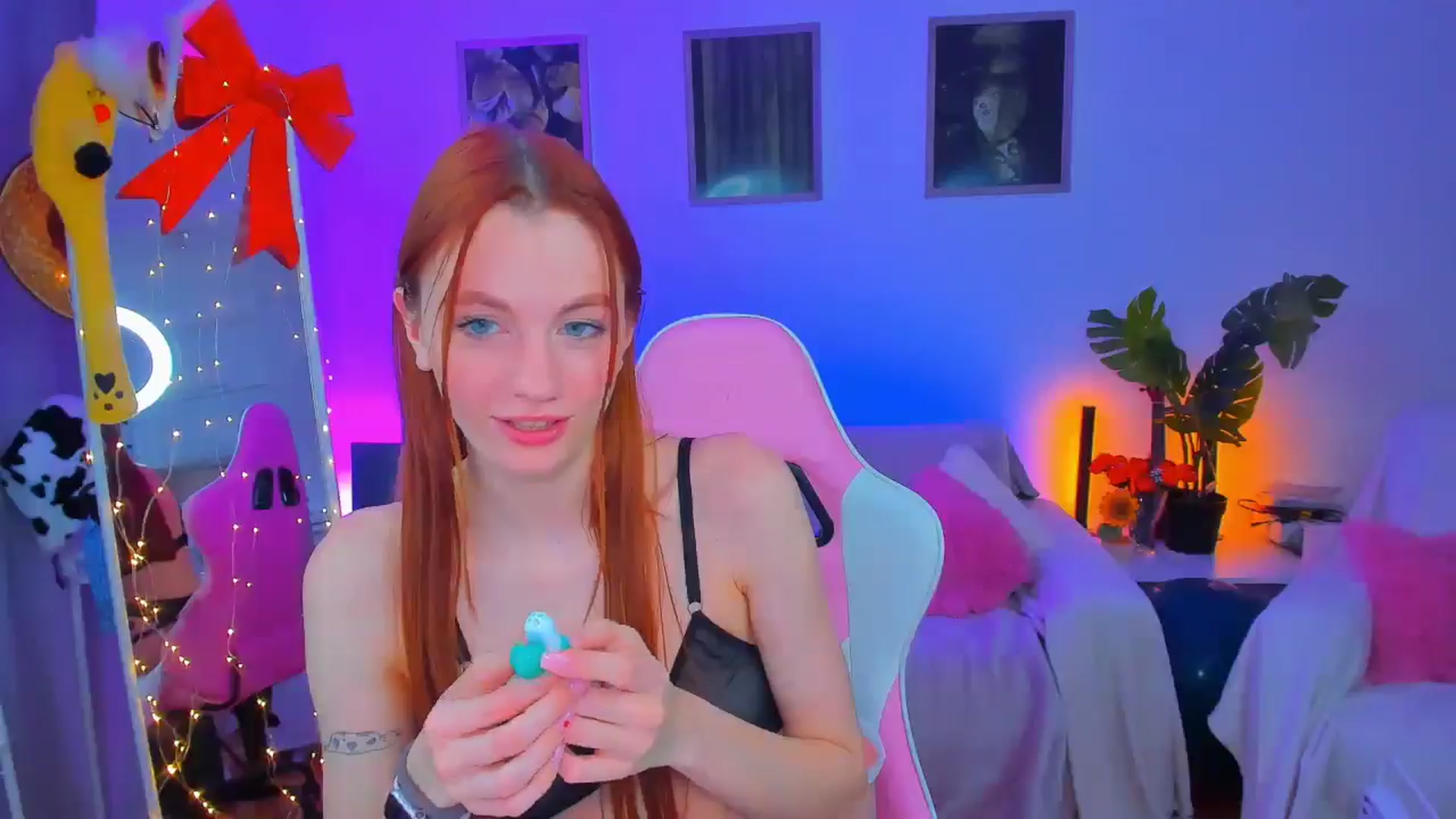 Gallery image thumbnail from Alyssa_Smit's myfreecams stream on, 01/19/2025, 14:58 image 11 of 20