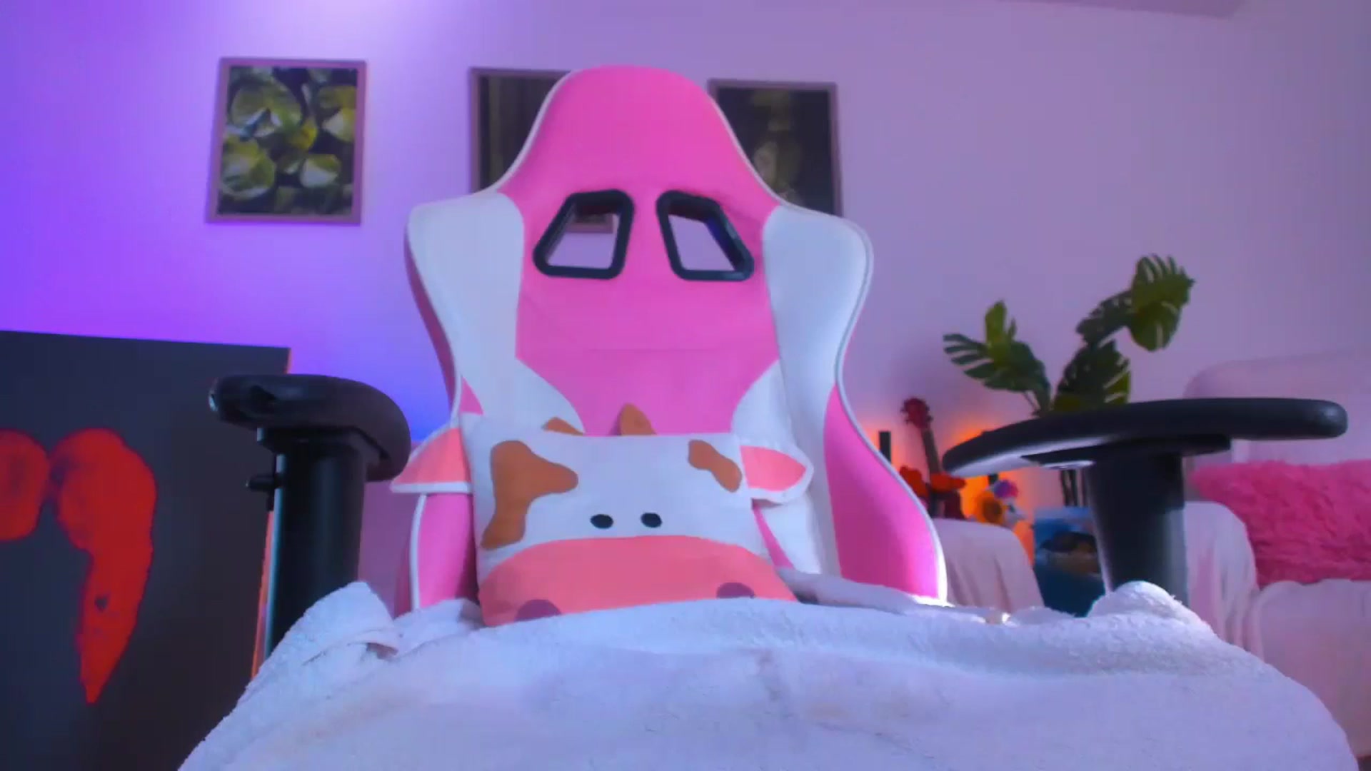 Gallery image thumbnail from Alyssa_Smit's myfreecams stream on, 01/25/2025, 09:25 image 11 of 20
