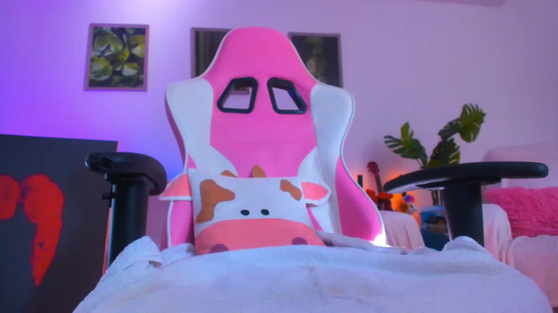 Gallery image thumbnail from Alyssa_Smit's myfreecams stream on, 01/25/2025, 09:25 image 7 of 20