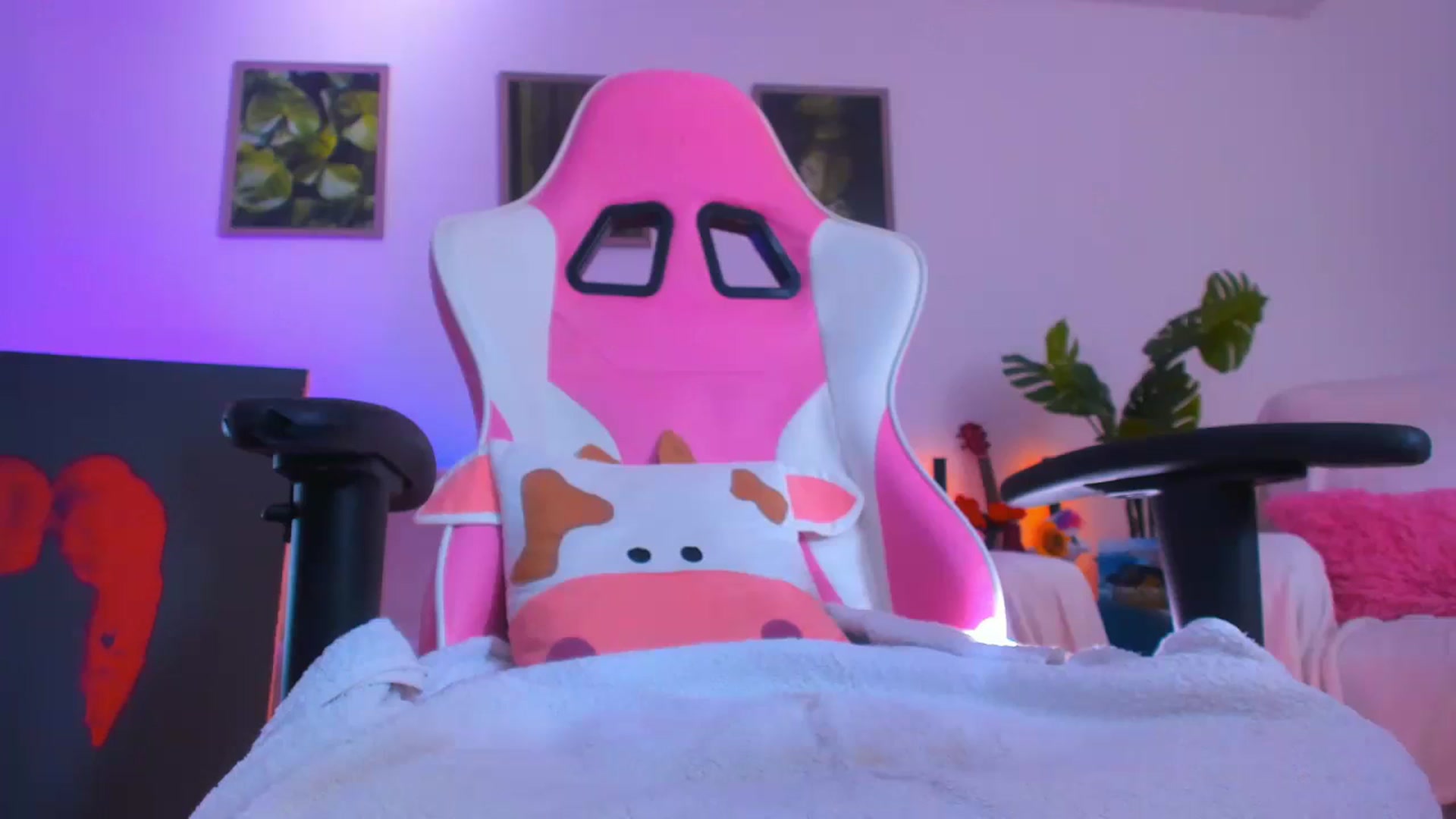 Gallery image thumbnail from Alyssa_Smit's myfreecams stream on, 01/25/2025, 09:25 image 8 of 20