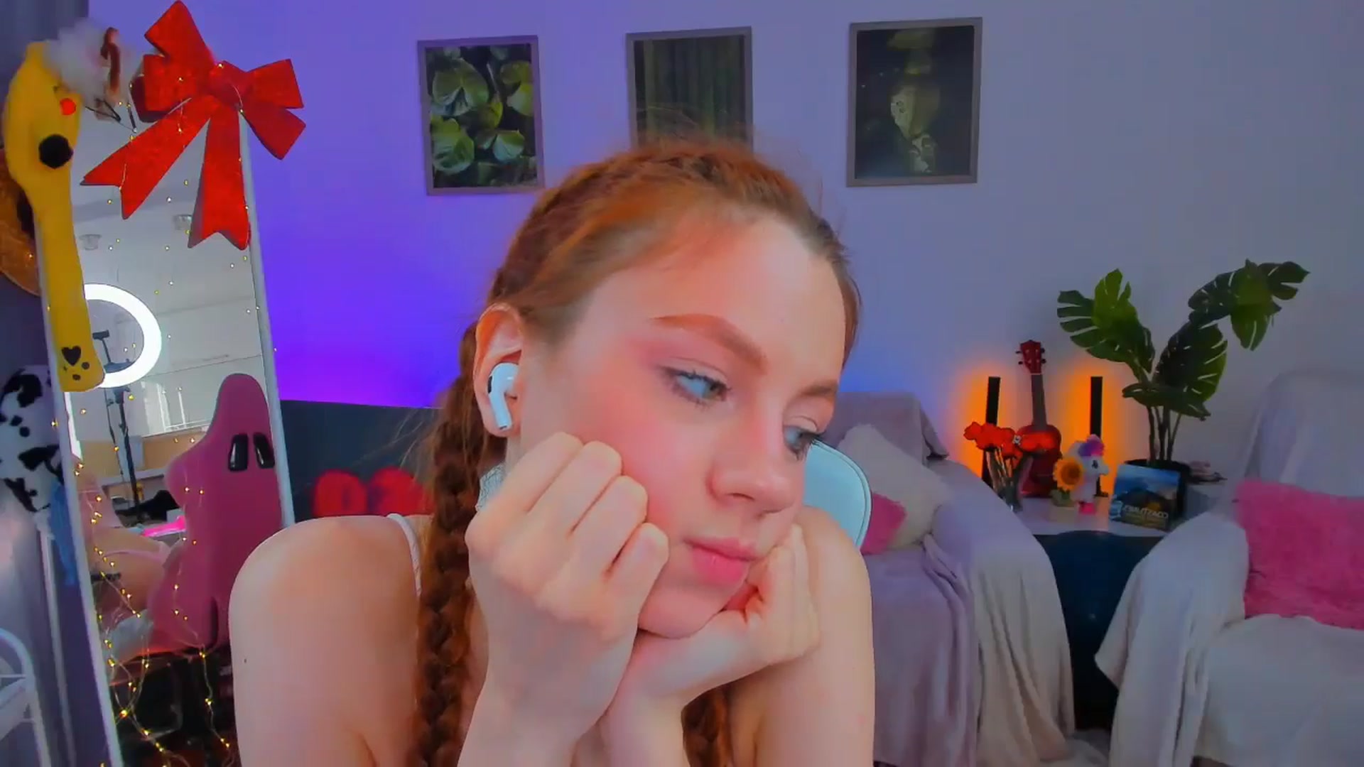 Gallery image thumbnail from Alyssa_Smit's myfreecams stream on, 01/25/2025, 12:57 image 4 of 20