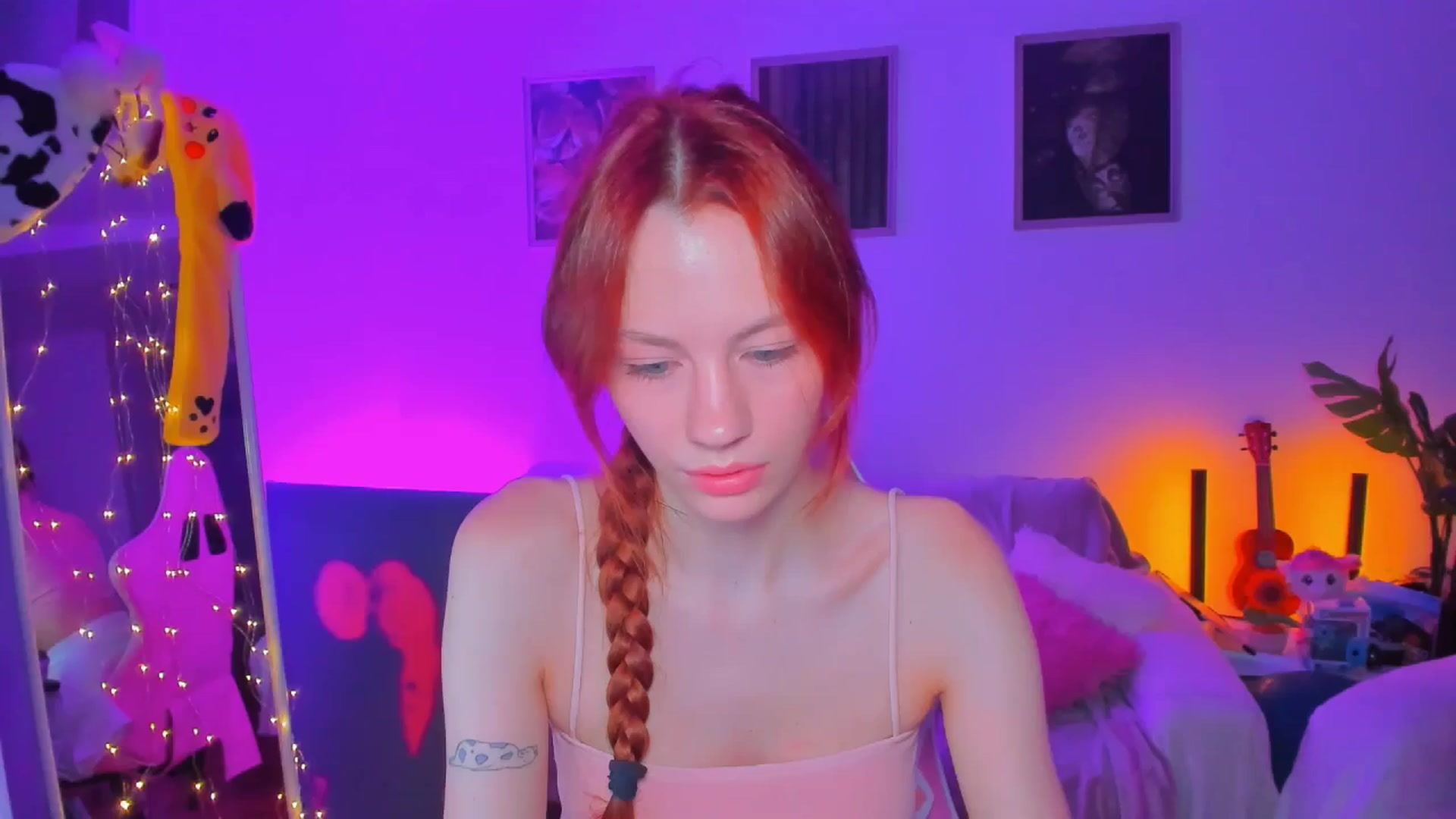 Gallery image thumbnail from Alyssa_Smit's myfreecams stream on, 09/17/2025, 03:25 image 1 of 20