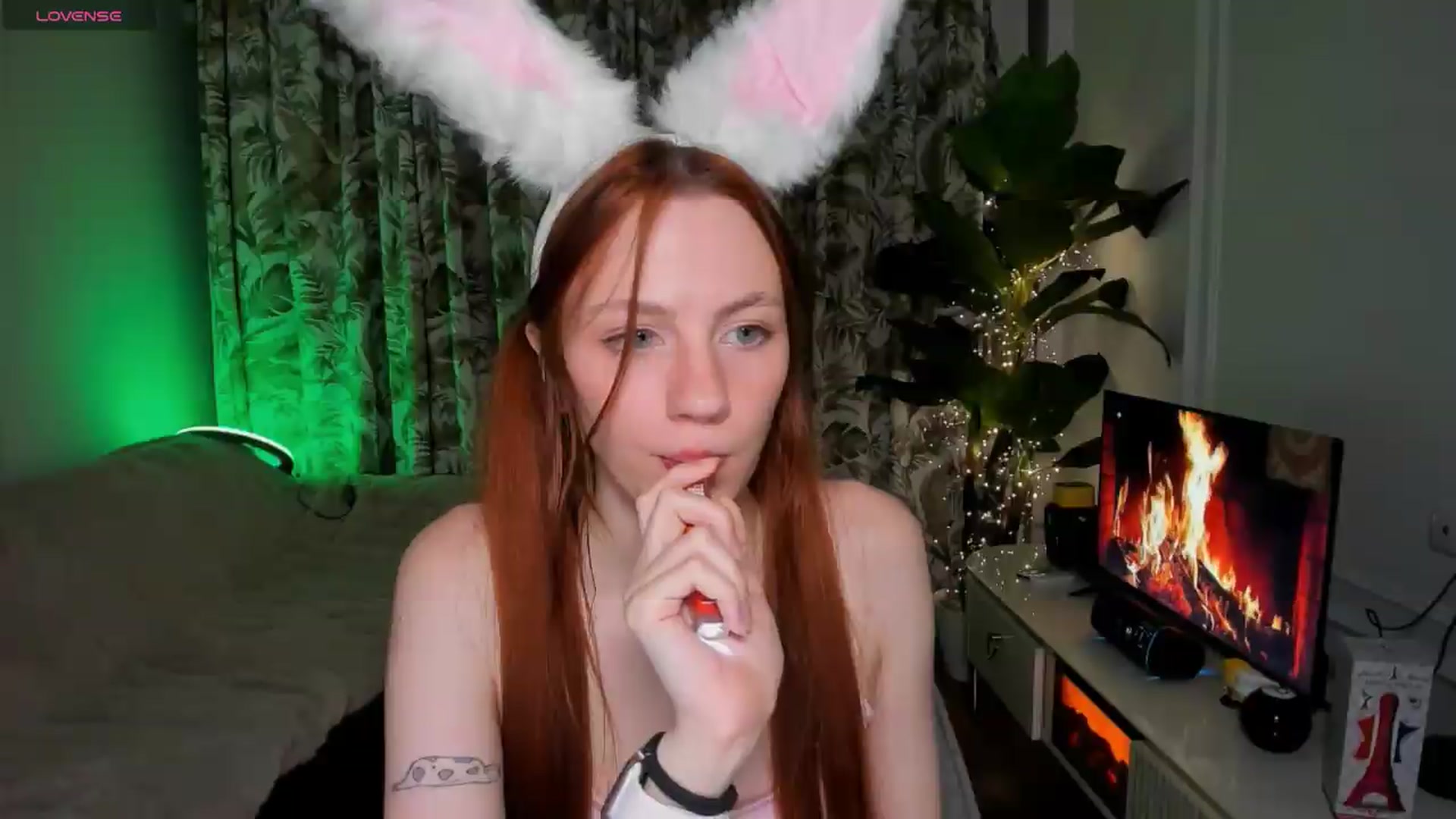 Gallery image thumbnail from Alyssa_Smit's myfreecams stream on, 06/10/2026, 24:01 image 19 of 20