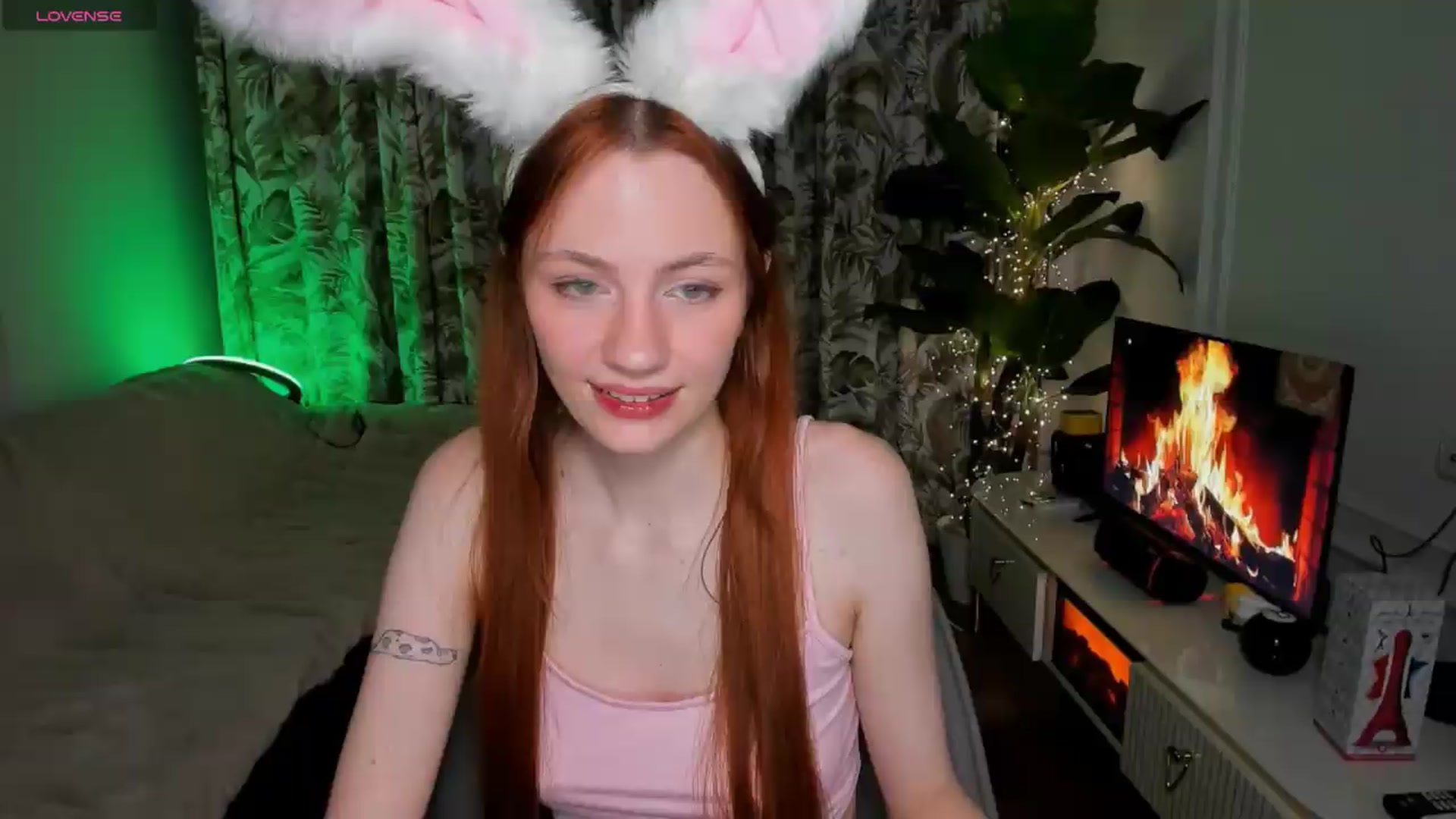 Gallery image thumbnail from Alyssa_Smit's myfreecams stream on, 06/10/2026, 24:01 image 1 of 20