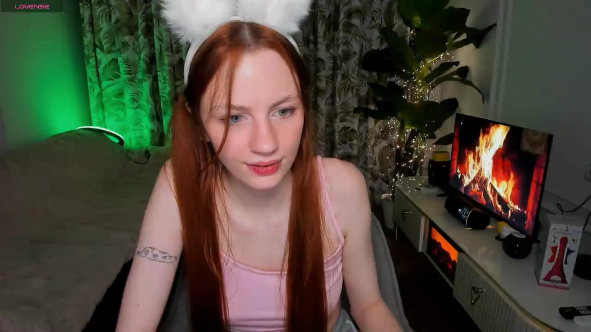 Gallery image thumbnail from Alyssa_Smit's myfreecams stream on, 06/10/2026, 24:01 image 13 of 20