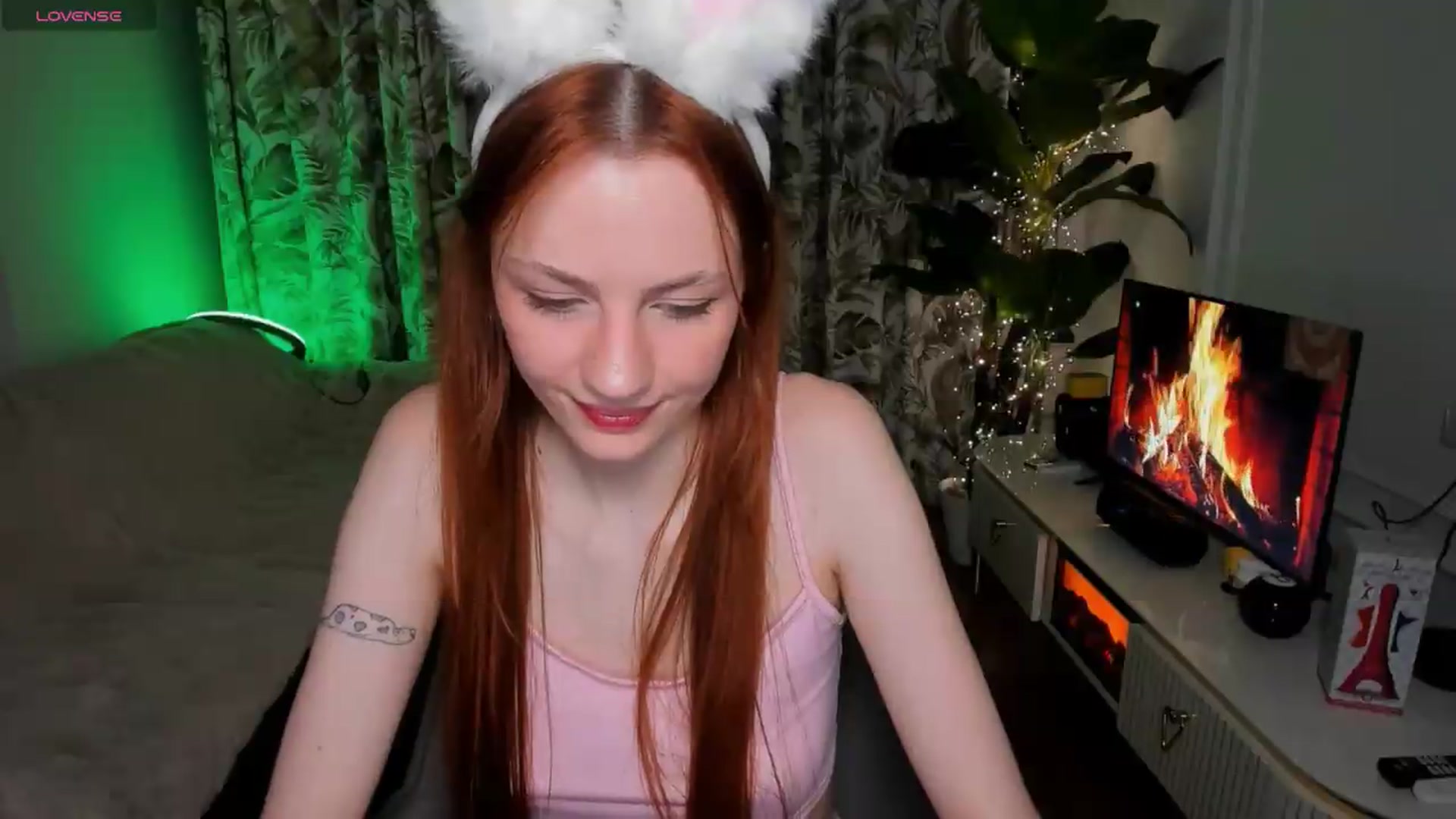 Gallery image thumbnail from Alyssa_Smit's myfreecams stream on, 06/10/2026, 24:01 image 7 of 20