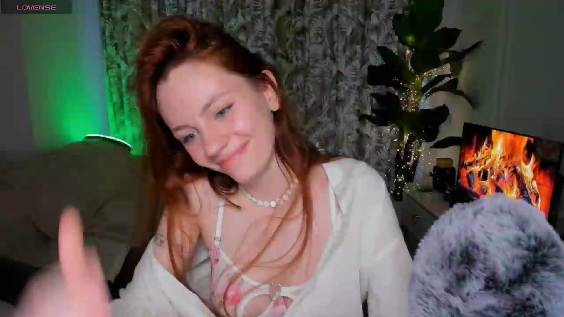 Gallery image thumbnail from Alyssa_Smit's myfreecams stream on, 06/24/2026, 01:33 image 18 of 20