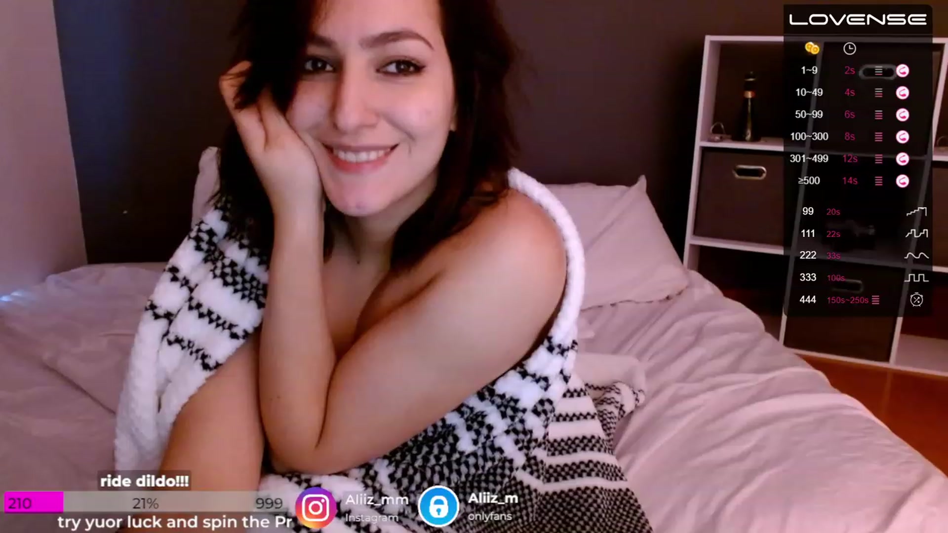 Gallery image thumbnail from Alyssamodel's myfreecams stream on, 11/21/2022, 20:35 image 16 of 20