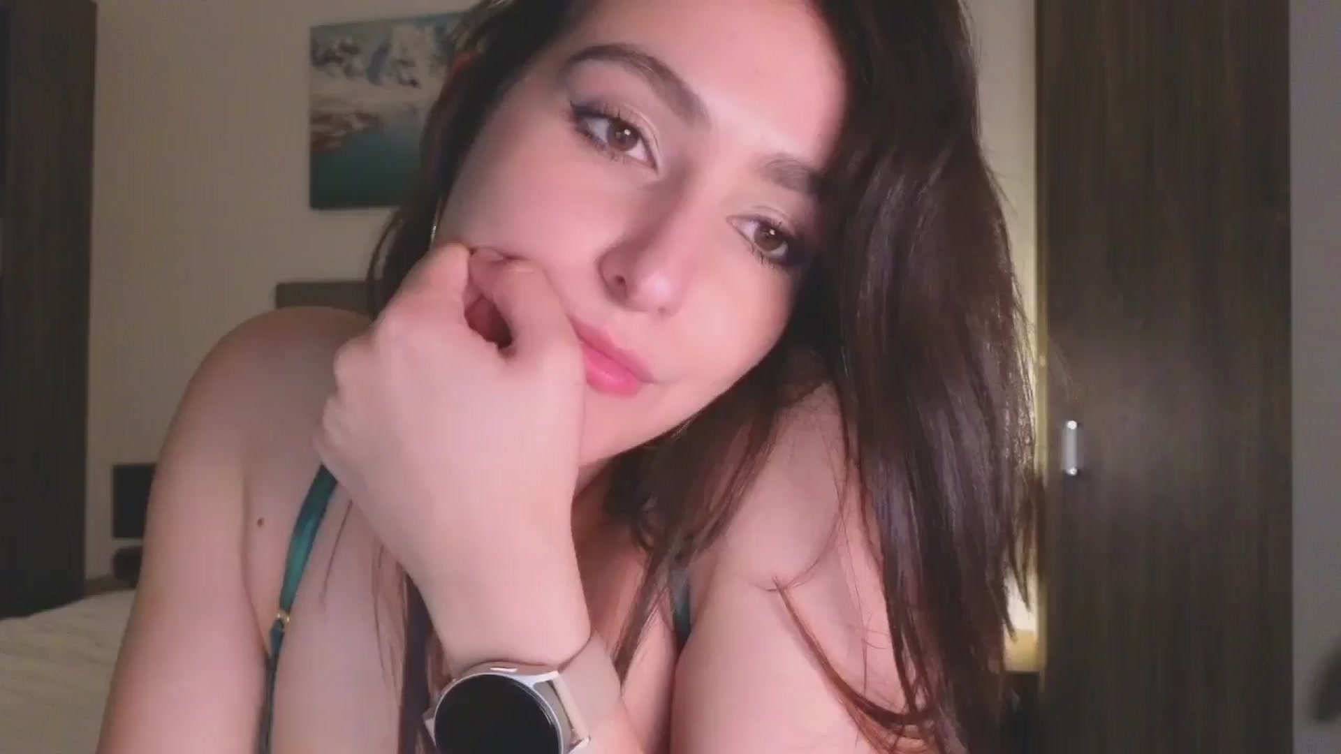 Gallery image thumbnail from Alyssamodel's myfreecams stream on, 01/06/2025, 02:08 image 1 of 20