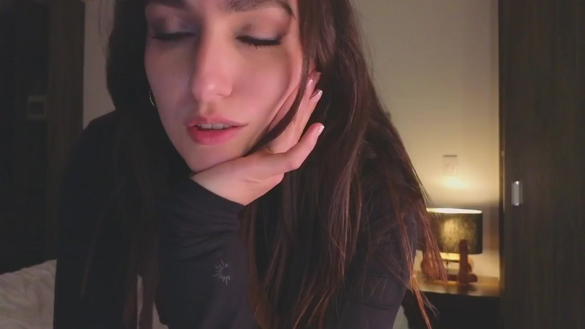 Gallery image thumbnail from Alyssamodel's myfreecams stream on, 01/06/2025, 06:54 image 5 of 20