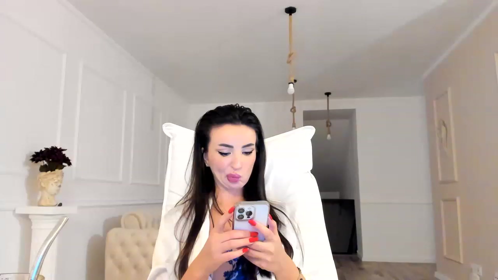 Gallery image thumbnail from AlyssiaKENT1's myfreecams stream on, 11/23/2022, 06:13 image 7 of 20