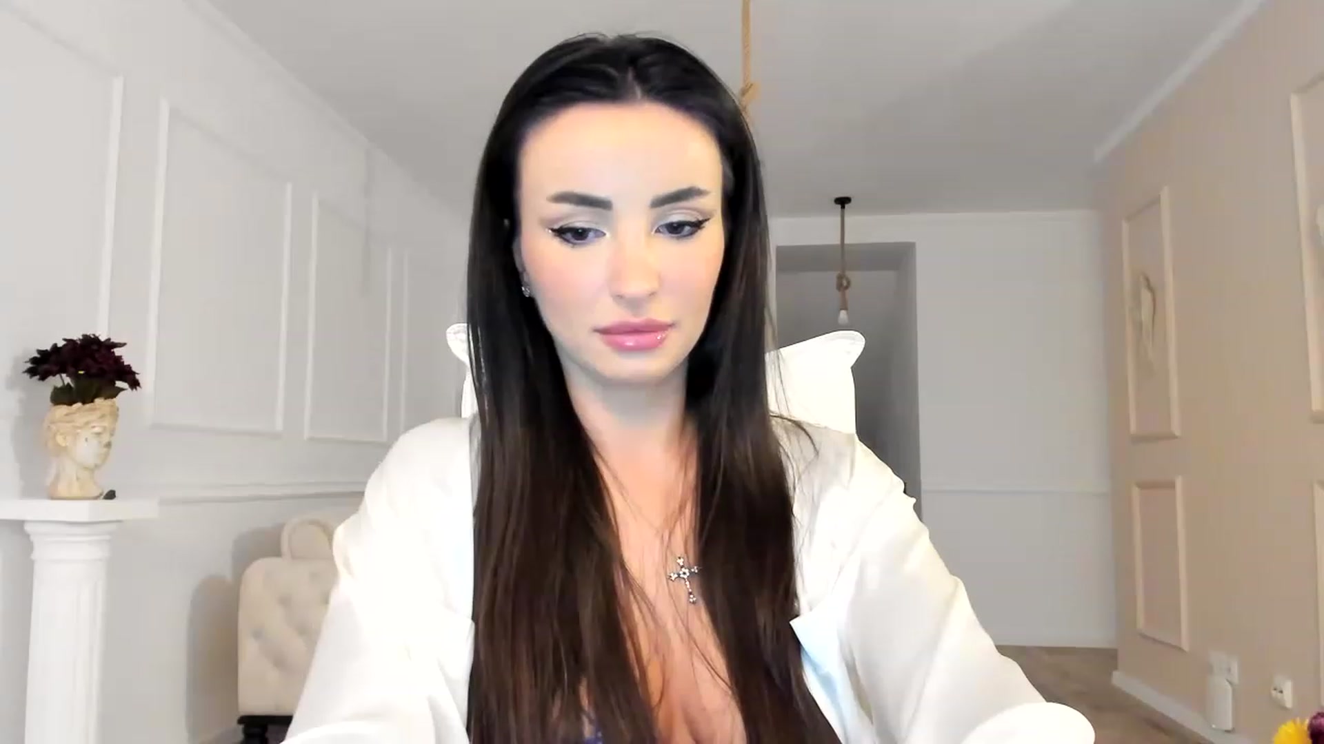 Gallery image thumbnail from AlyssiaKENT1's myfreecams stream on, 11/23/2022, 06:13 image 17 of 20