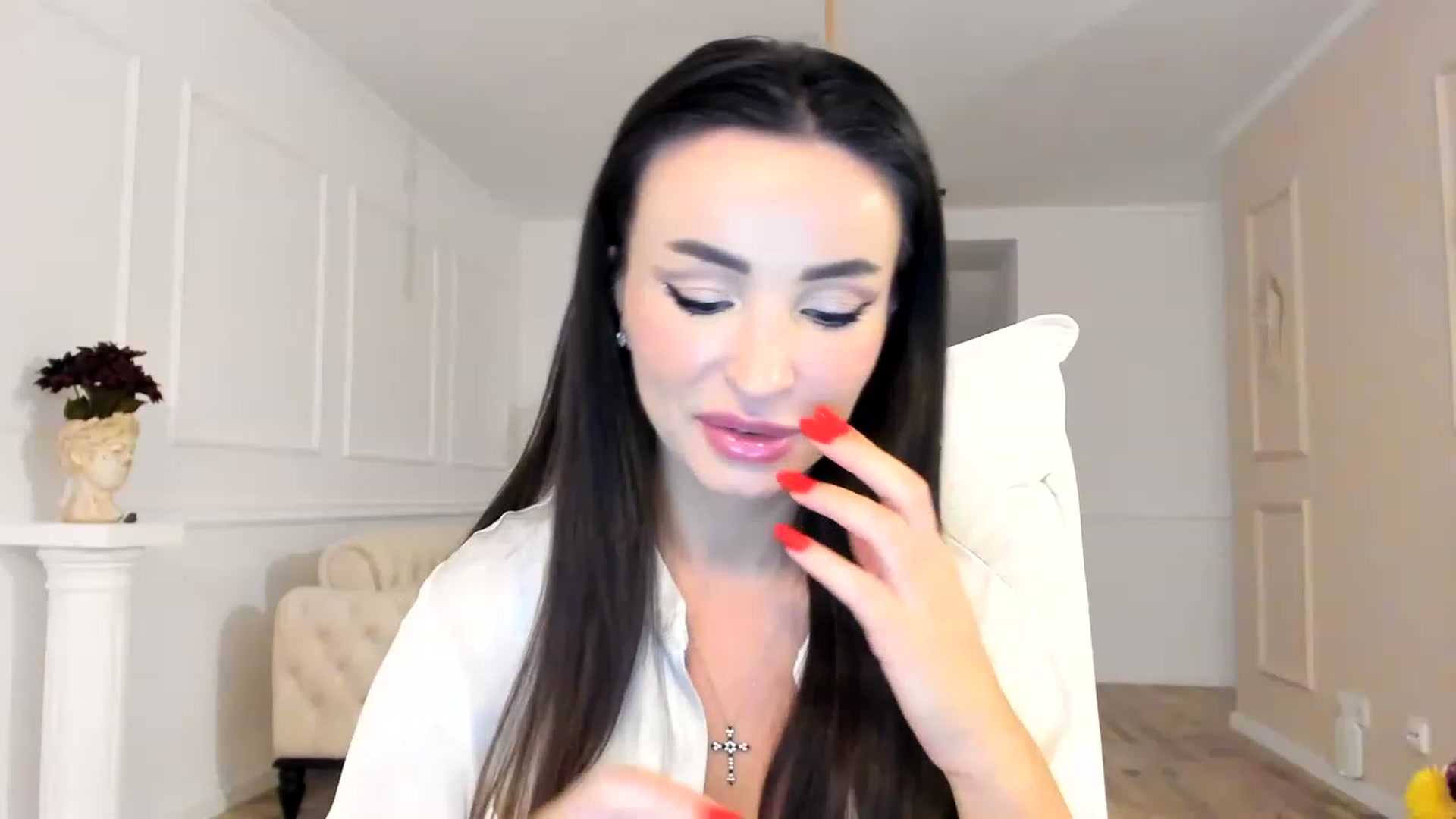 Gallery image thumbnail from AlyssiaKENT1's myfreecams stream on, 11/23/2022, 06:13 image 14 of 20