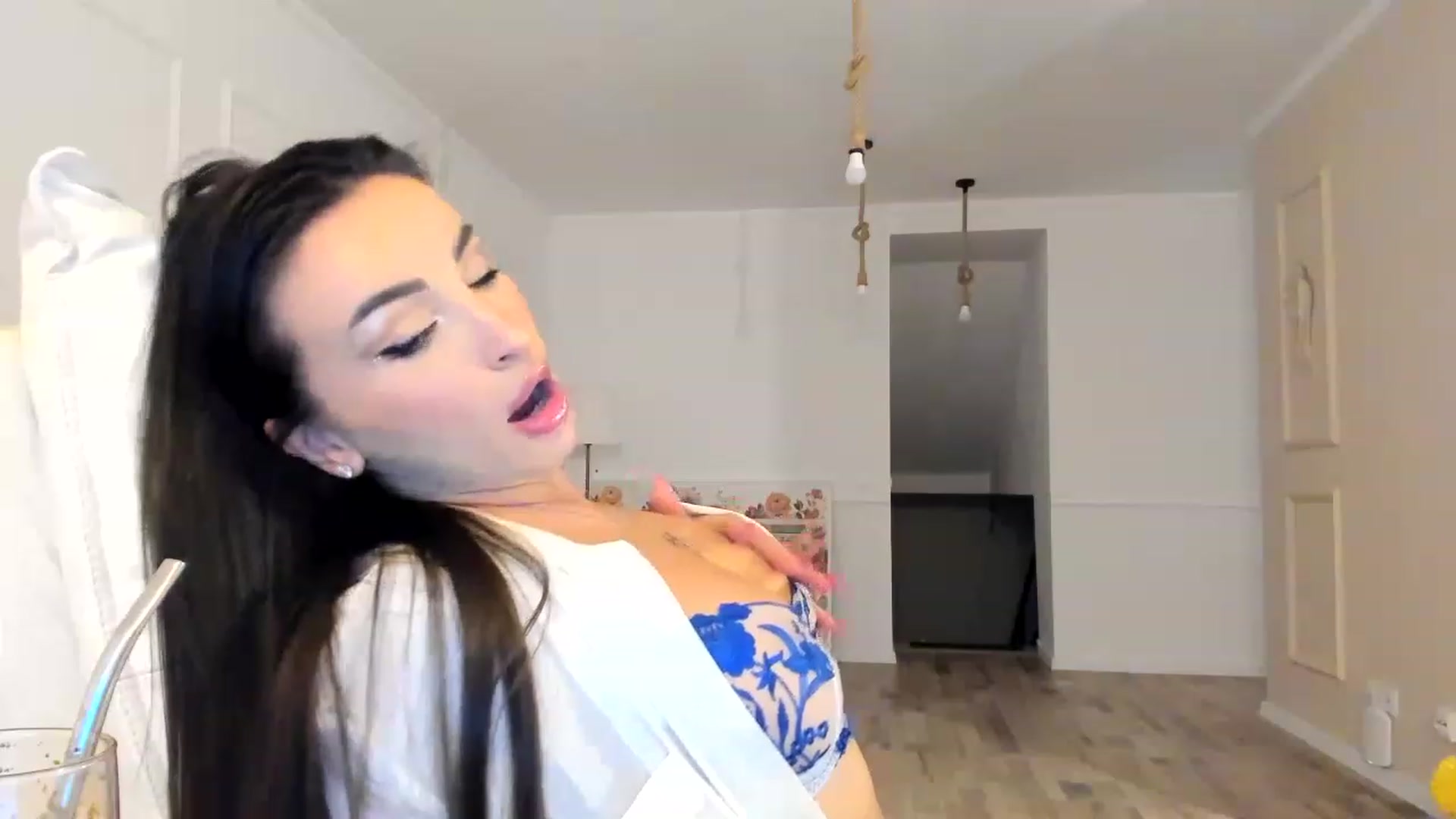 Gallery image thumbnail from AlyssiaKENT1's myfreecams stream on, 11/23/2022, 06:13 image 9 of 20