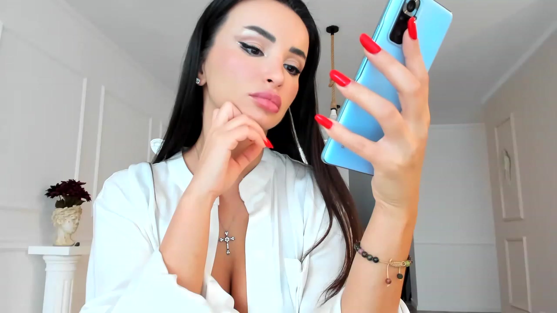 Gallery image thumbnail from AlyssiaKENT1's myfreecams stream on, 11/23/2022, 07:51 image 16 of 20
