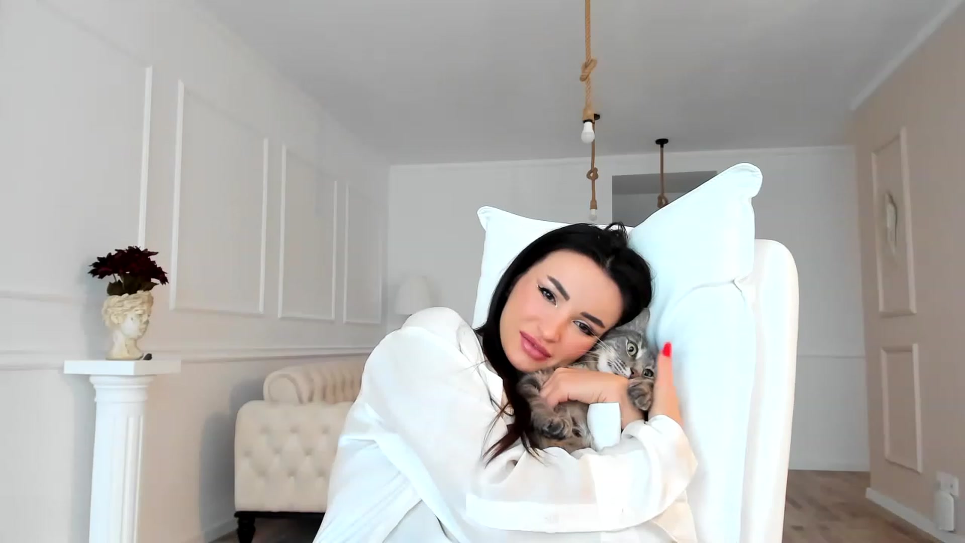 Gallery image thumbnail from AlyssiaKENT1's myfreecams stream on, 11/23/2022, 07:51 image 12 of 20