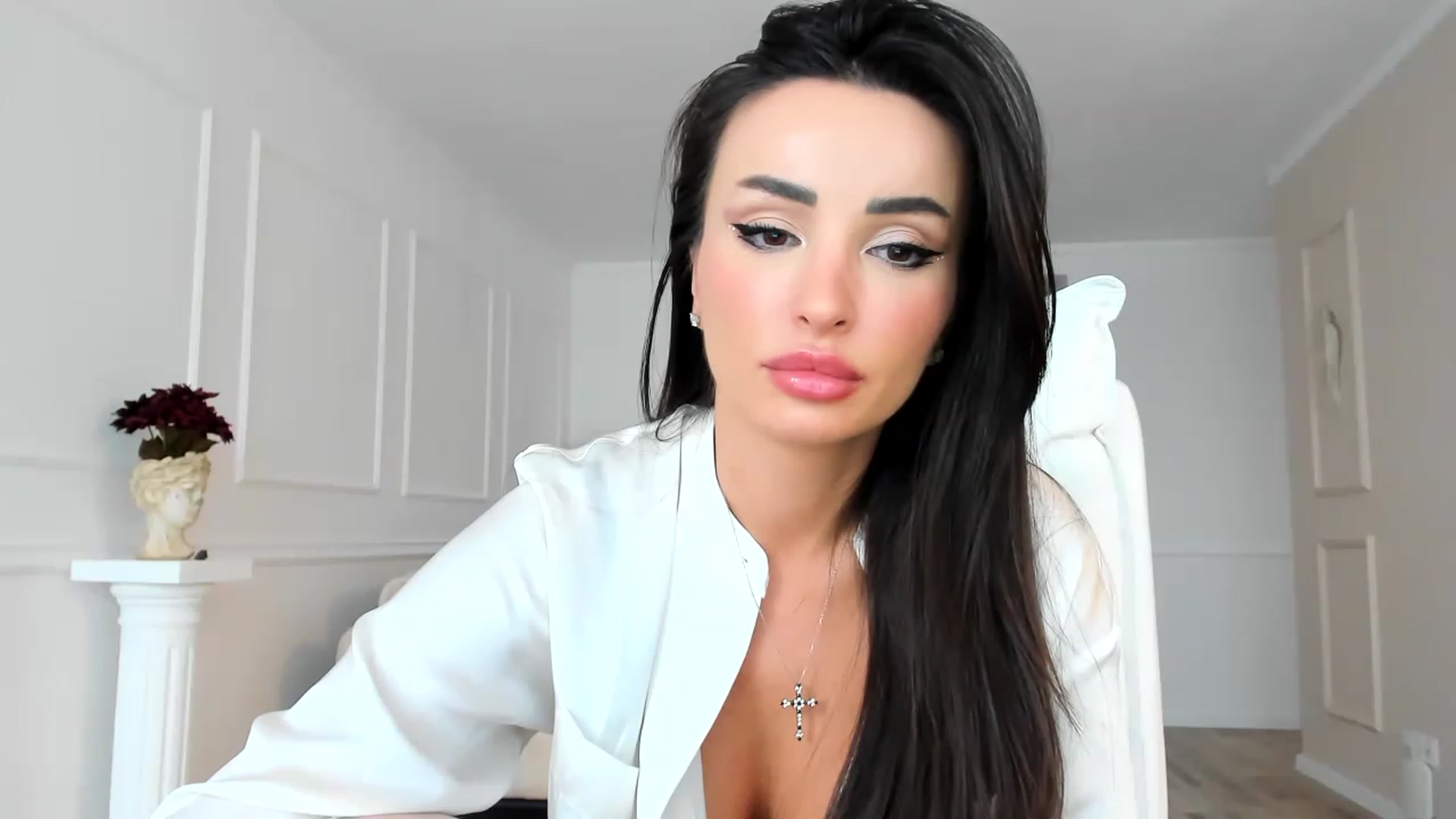 Gallery image thumbnail from AlyssiaKENT1's myfreecams stream on, 11/23/2022, 08:12 image 5 of 20
