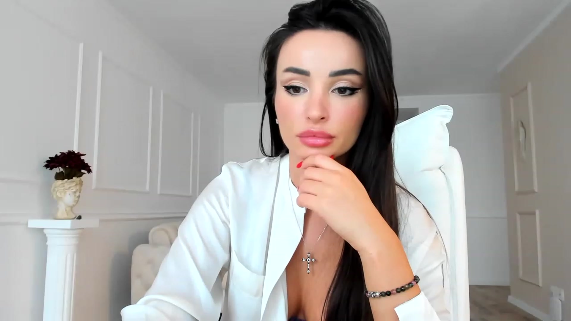 Gallery image thumbnail from AlyssiaKENT1's myfreecams stream on, 11/23/2022, 08:12 image 4 of 20