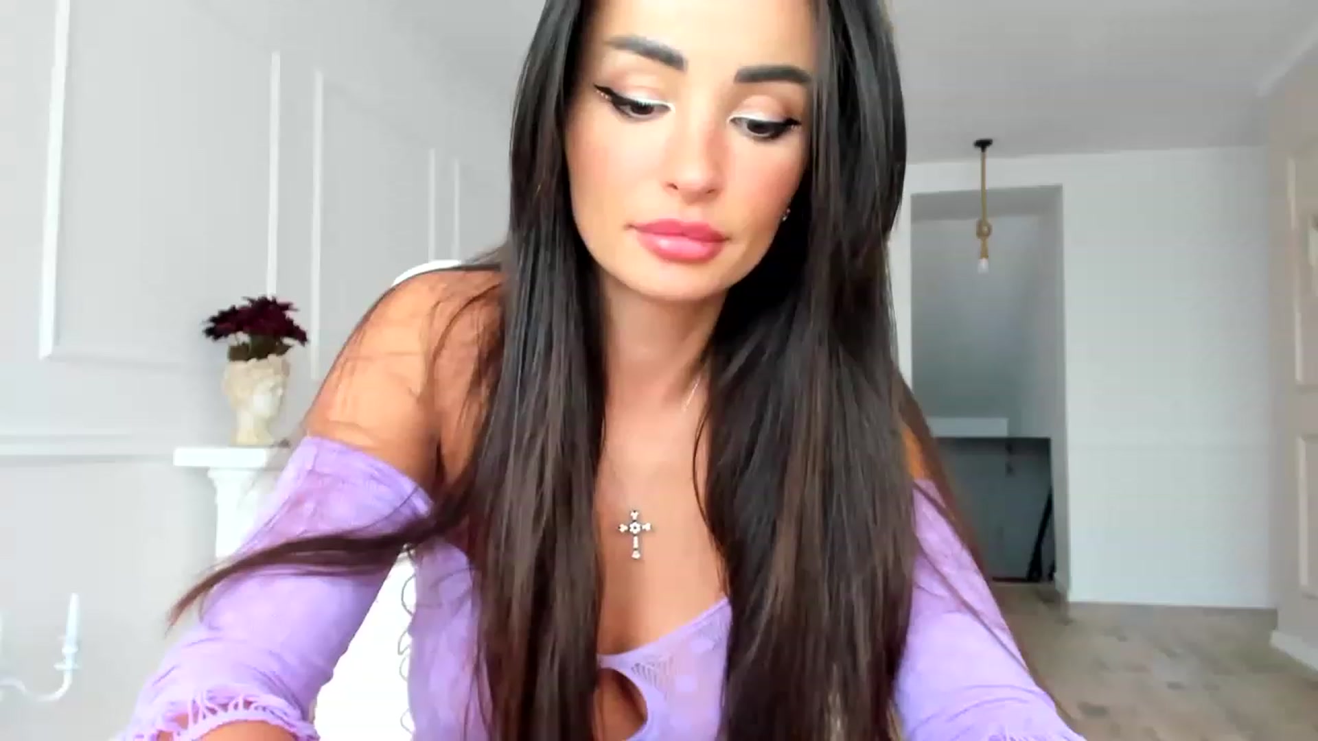 Gallery image thumbnail from AlyssiaKENT1's myfreecams stream on, 11/27/2022, 11:36 image 3 of 20