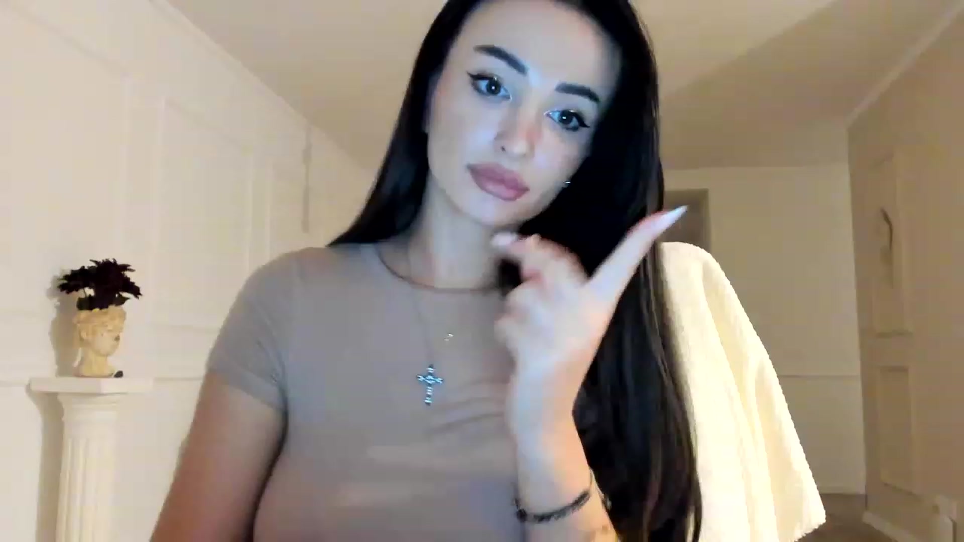 Gallery image thumbnail from AlyssiaKENT1's myfreecams stream on, 11/28/2022, 20:42 image 8 of 20