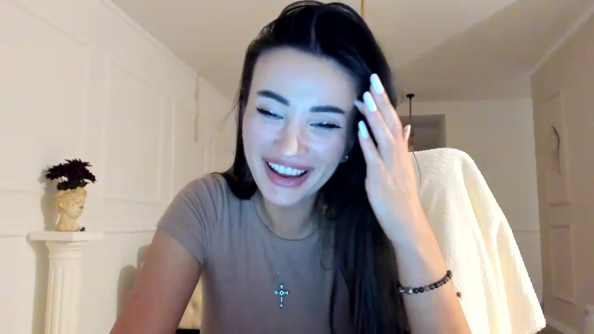 Gallery image thumbnail from AlyssiaKENT1's myfreecams stream on, 11/28/2022, 20:42 image 18 of 20