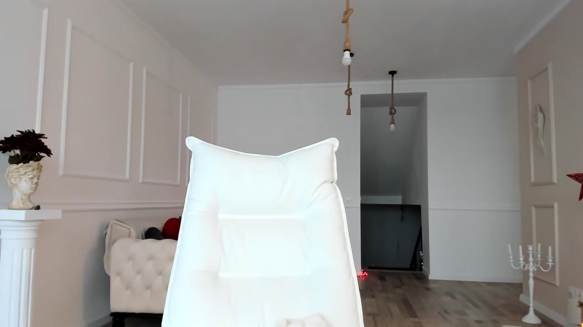 Gallery image thumbnail from AlyssiaKENT1's myfreecams stream on, 12/01/2022, 13:13 image 3 of 20