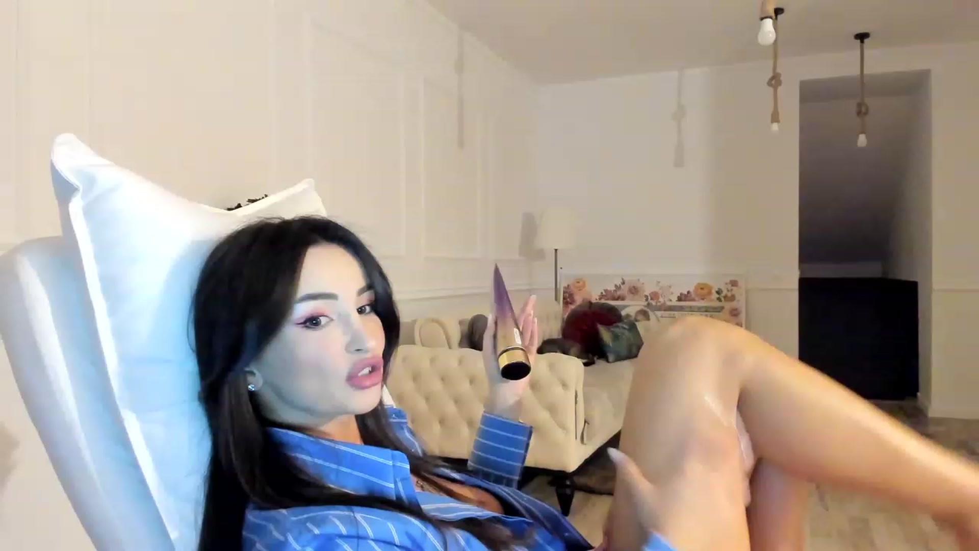 Gallery image thumbnail from AlyssiaKENT1's myfreecams stream on, 12/04/2022, 15:13 image 6 of 20