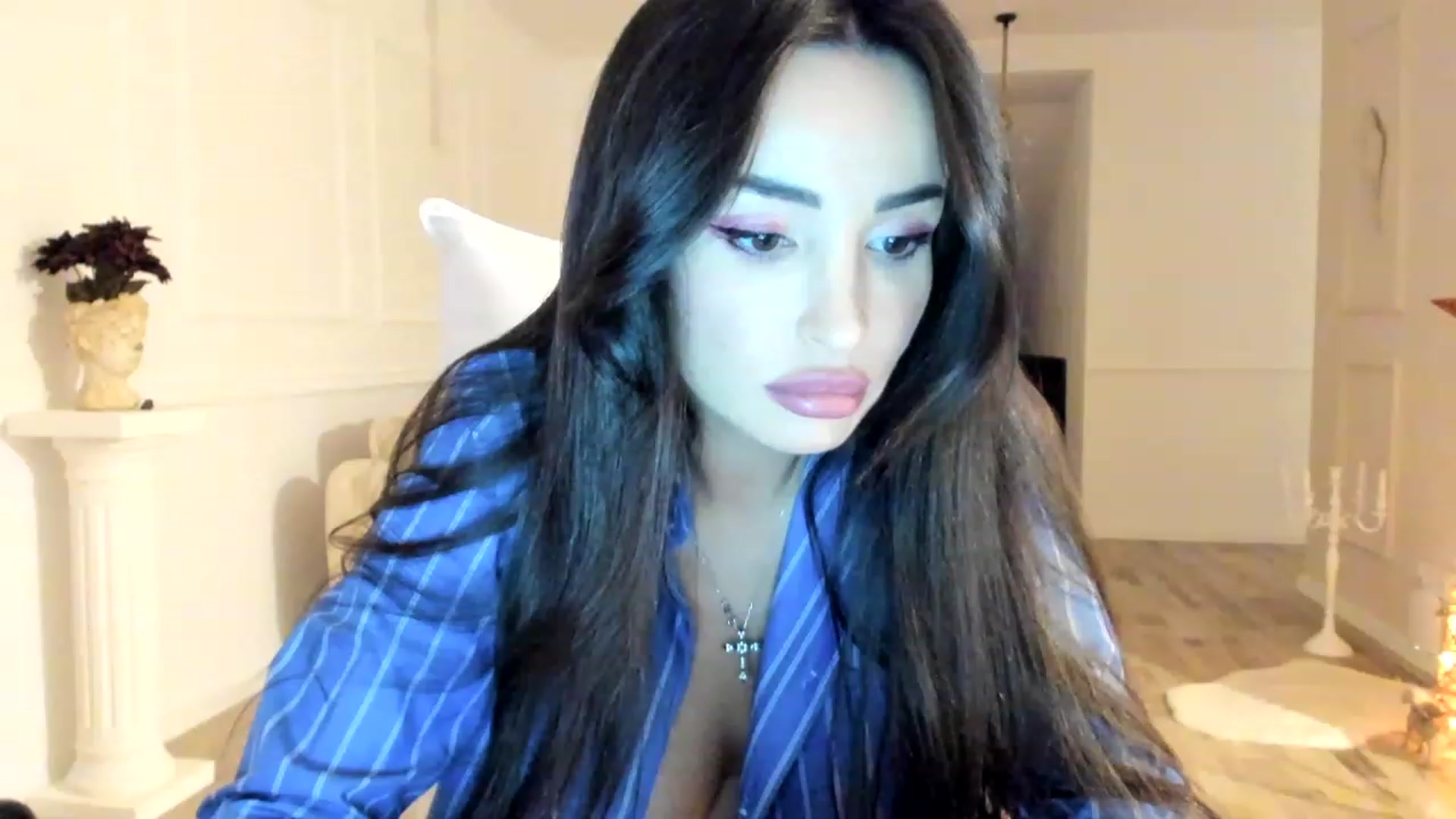 Gallery image thumbnail from AlyssiaKENT1's myfreecams stream on, 12/04/2022, 15:13 image 19 of 20
