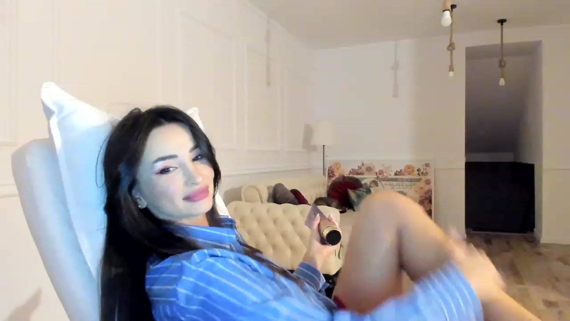 Gallery image thumbnail from AlyssiaKENT1's myfreecams stream on, 12/04/2022, 15:13 image 5 of 20