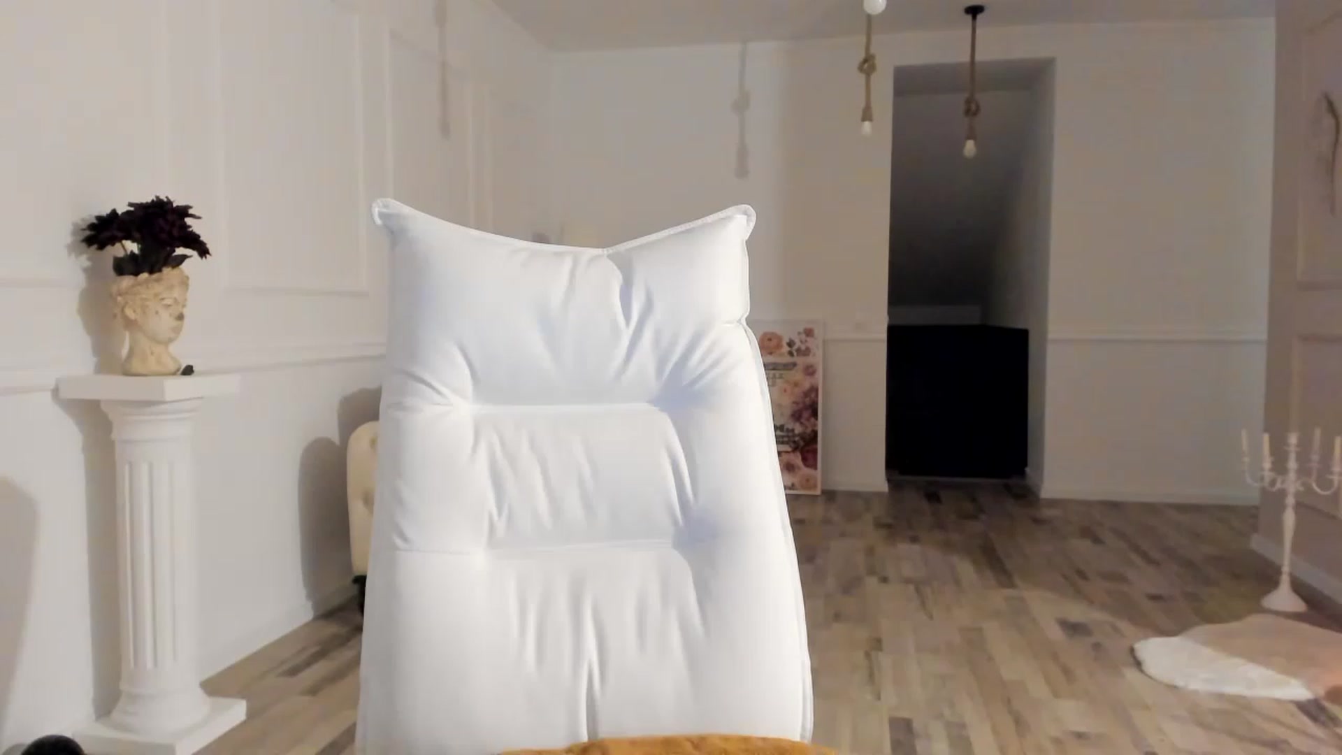 Gallery image thumbnail from AlyssiaKENT1's myfreecams stream on, 12/04/2022, 17:28 image 8 of 20