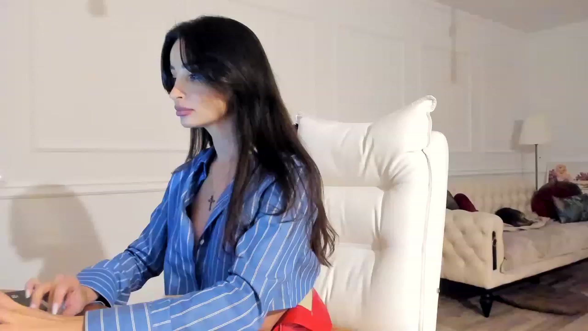 Gallery image thumbnail from AlyssiaKENT1's myfreecams stream on, 12/04/2022, 17:28 image 17 of 20