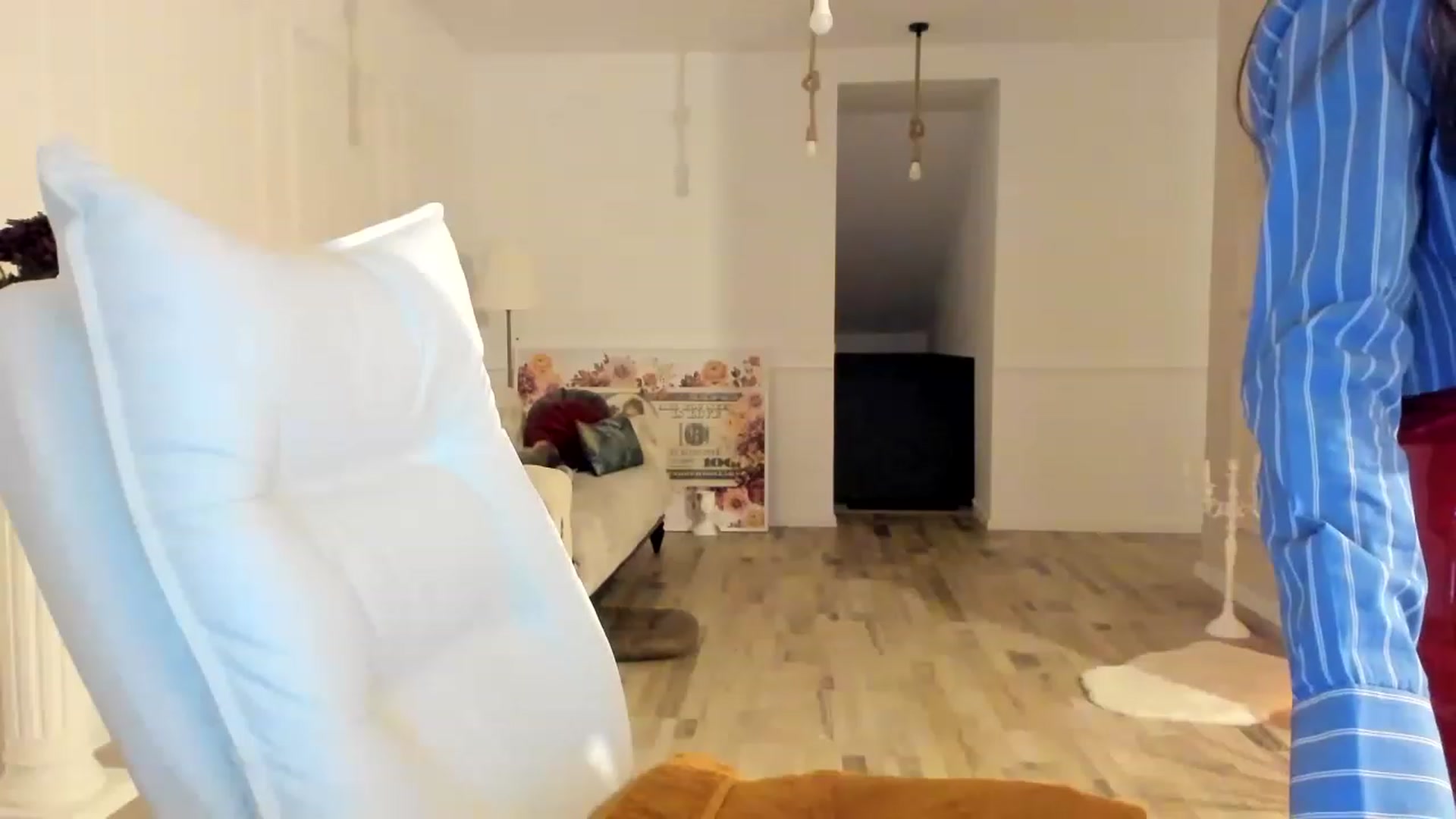 Gallery image thumbnail from AlyssiaKENT1's myfreecams stream on, 12/04/2022, 17:28 image 4 of 20