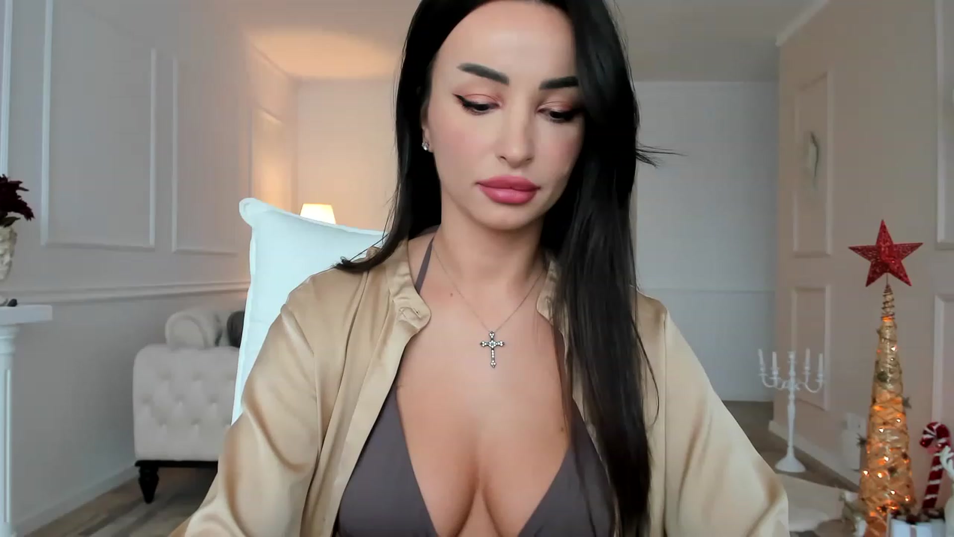 Gallery image thumbnail from AlyssiaKENT1's myfreecams stream on, 12/05/2022, 08:55 image 8 of 20