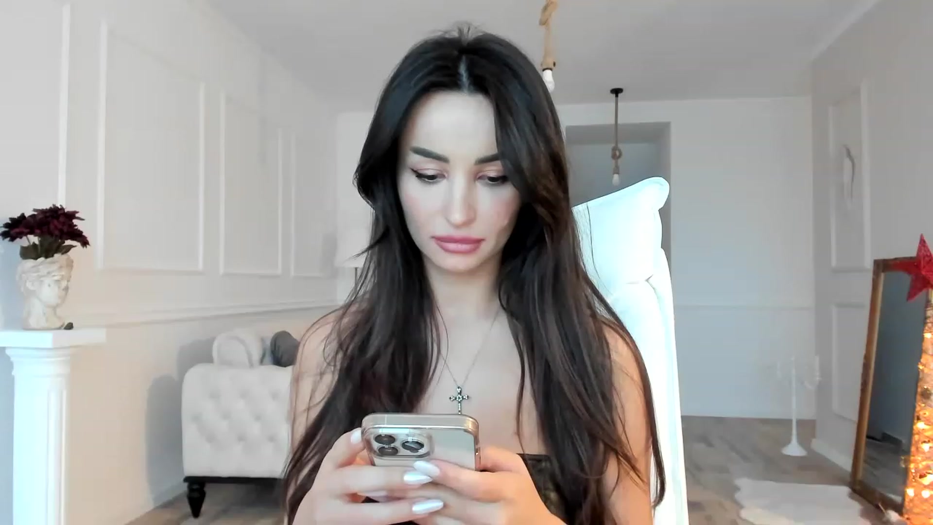 Gallery image thumbnail from AlyssiaKENT1's myfreecams stream on, 12/05/2022, 14:12 image 19 of 20