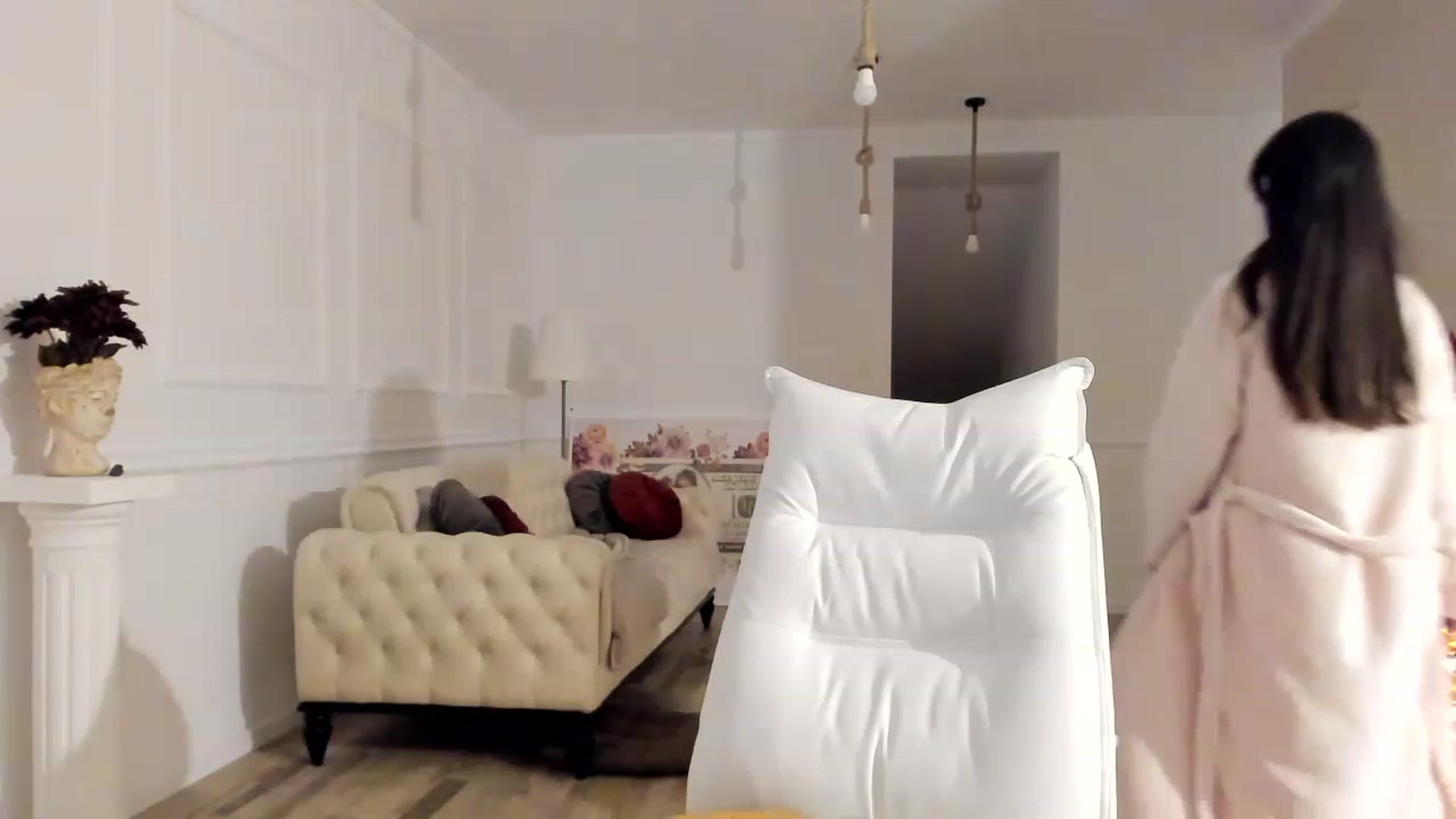 Gallery image thumbnail from AlyssiaKENT1's myfreecams stream on, 12/05/2022, 15:18 image 19 of 20