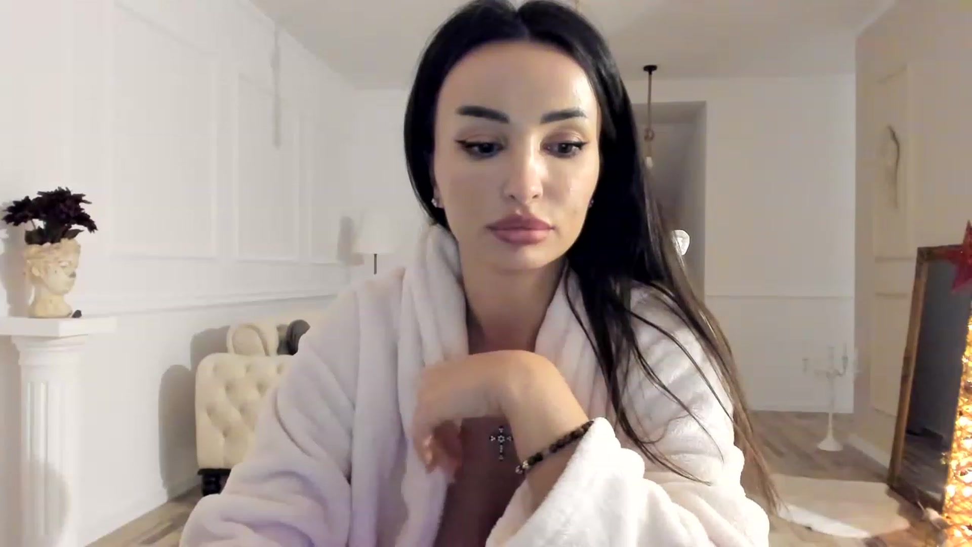 Gallery image thumbnail from AlyssiaKENT1's myfreecams stream on, 12/05/2022, 15:18 image 7 of 20