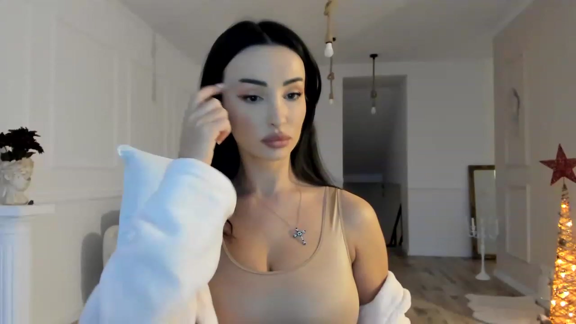 Gallery image thumbnail from AlyssiaKENT1's myfreecams stream on, 12/06/2022, 15:41 image 2 of 20