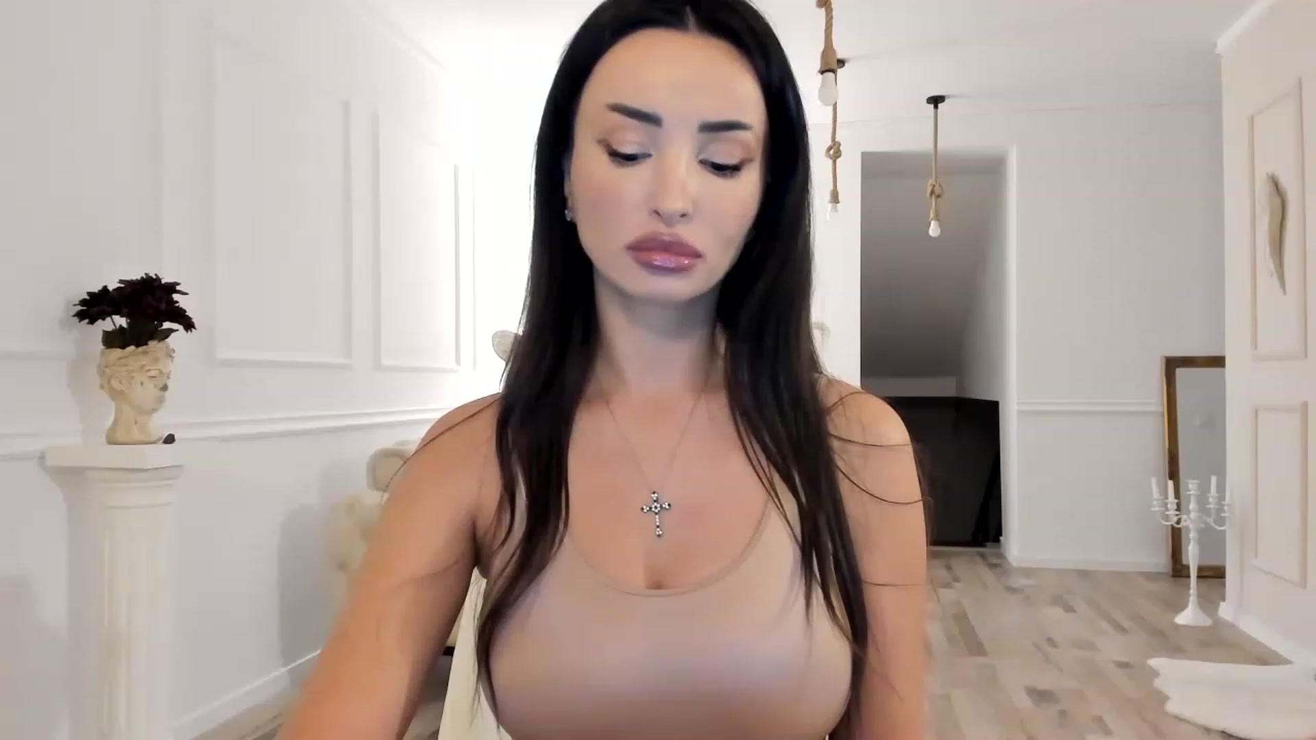 Gallery image thumbnail from AlyssiaKENT1's myfreecams stream on, 12/06/2022, 15:41 image 16 of 20