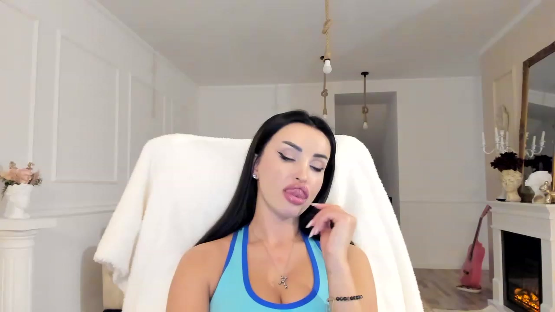 Gallery image thumbnail from AlyssiaKENT1's myfreecams stream on, 12/10/2022, 15:20 image 11 of 20