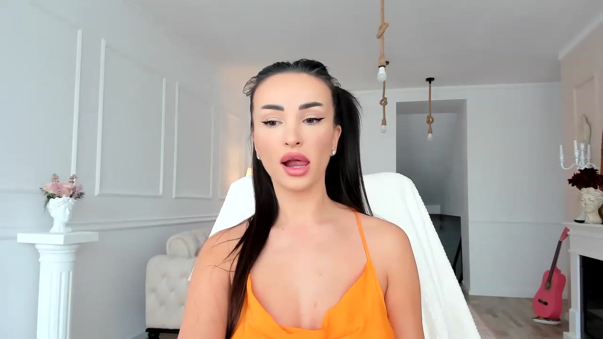 Gallery image thumbnail from AlyssiaKENT1's myfreecams stream on, 12/12/2022, 11:21 image 3 of 20