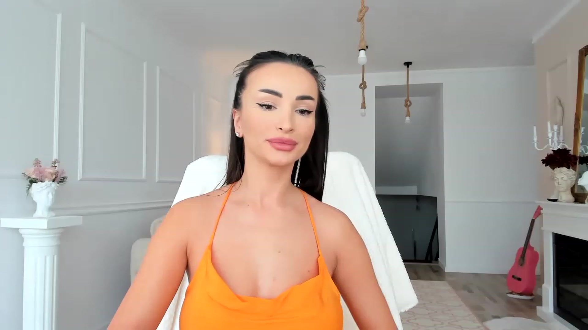 Gallery image thumbnail from AlyssiaKENT1's myfreecams stream on, 12/12/2022, 11:21 image 5 of 20